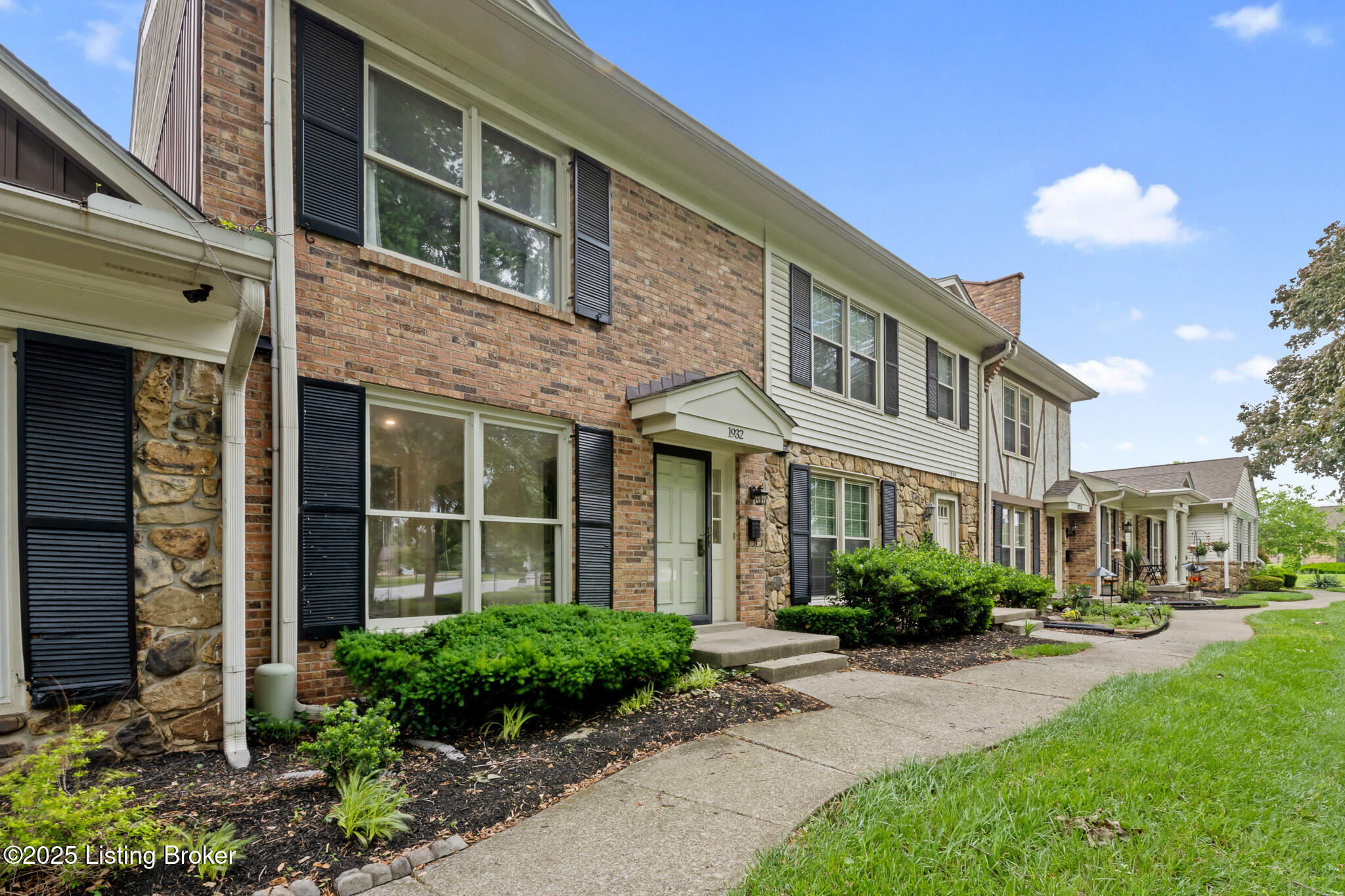 1932 Manor House Dr