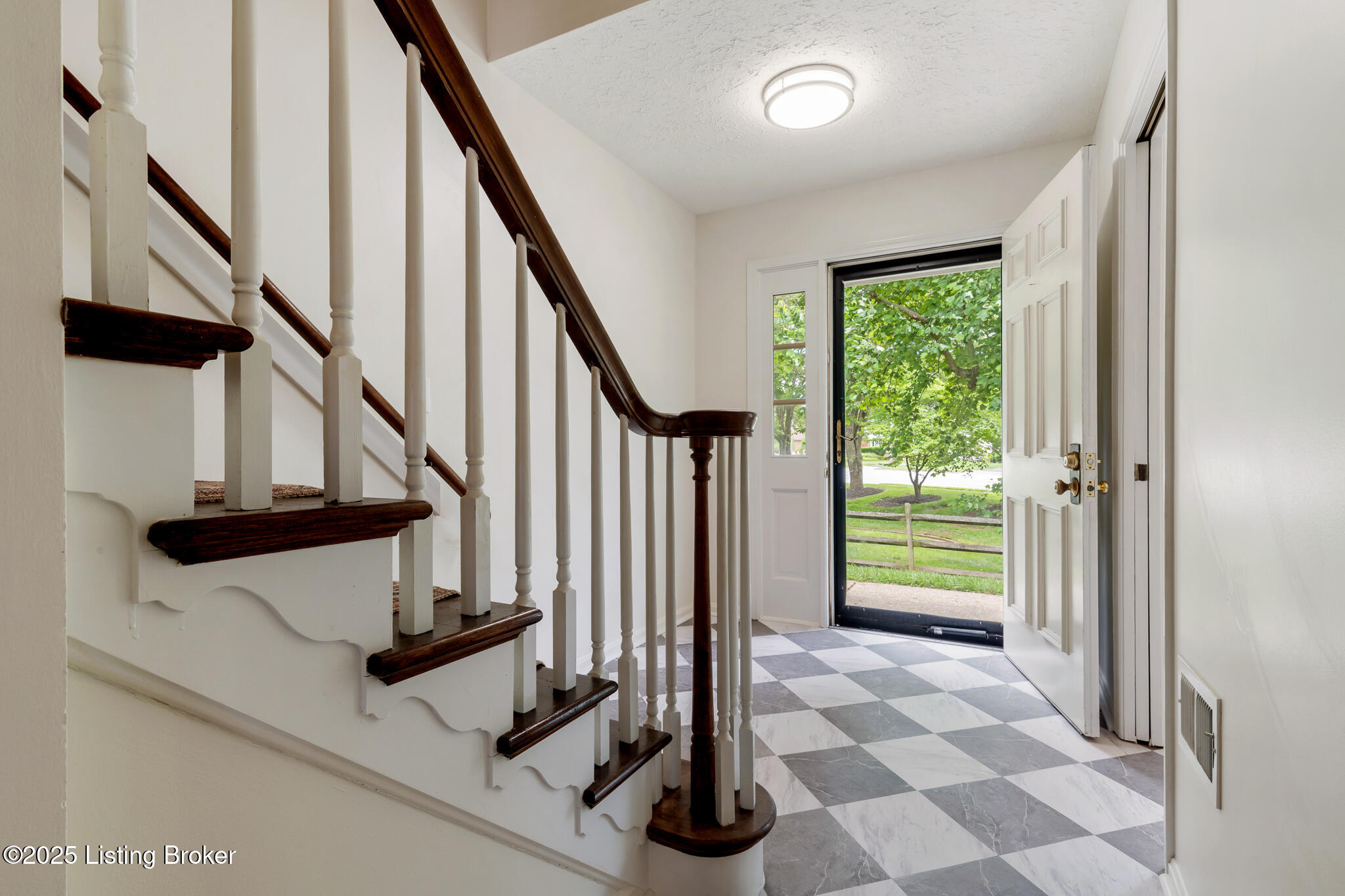 1932 Manor House Dr