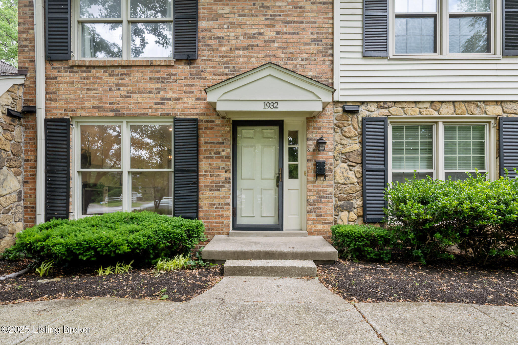 1932 Manor House Dr