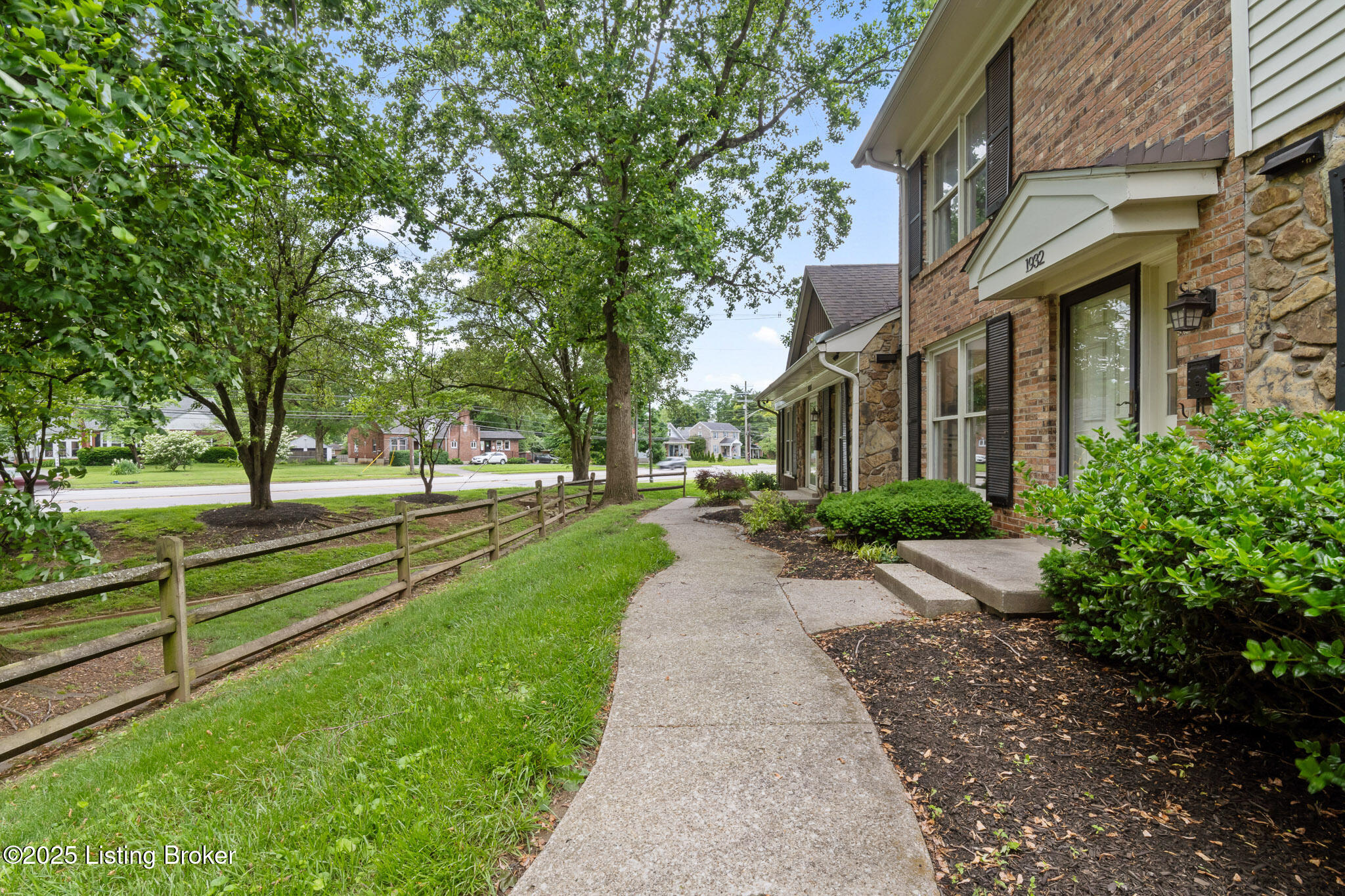 1932 Manor House Dr