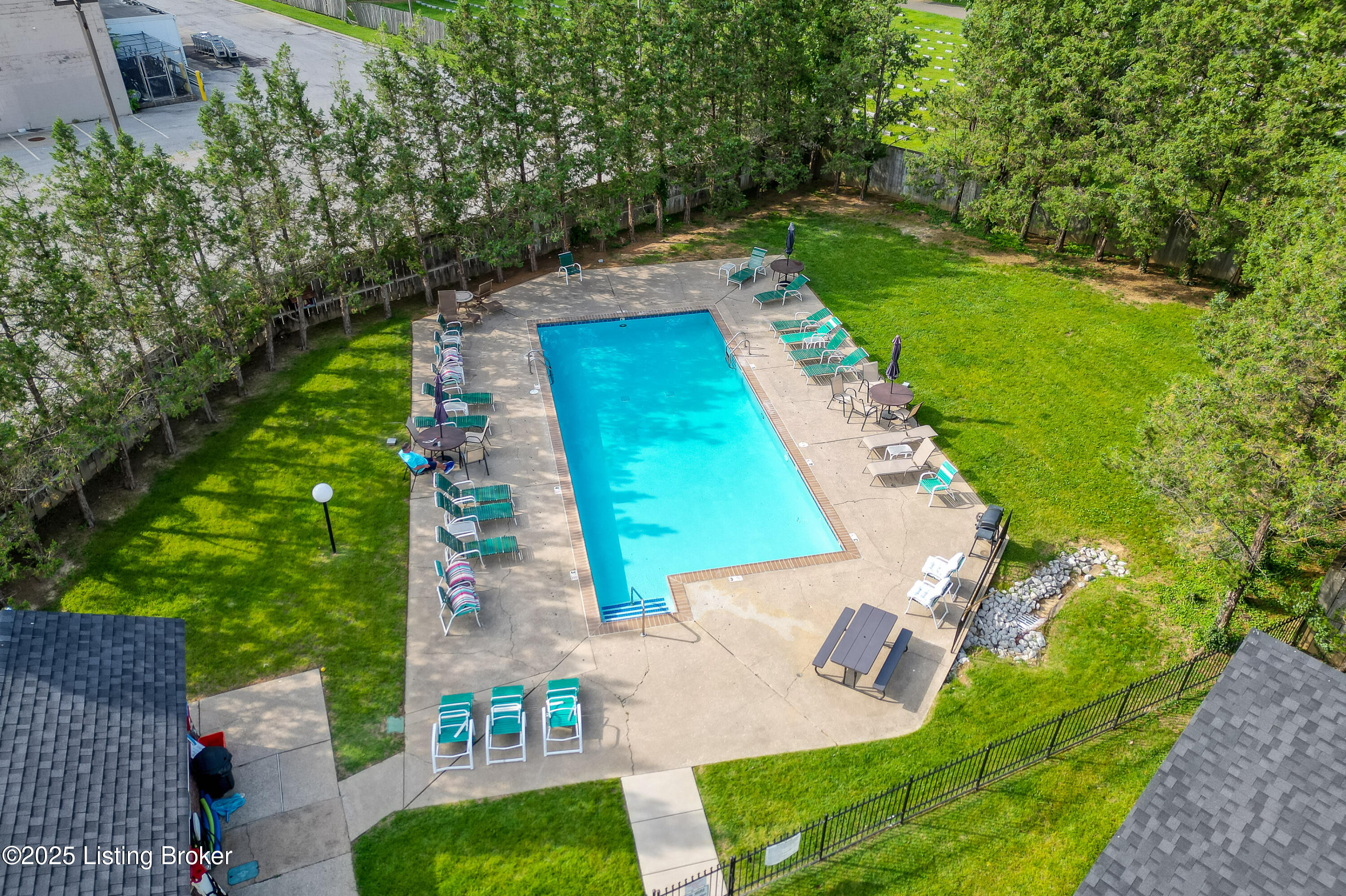 1267 Parkway Gardens Ct, 99