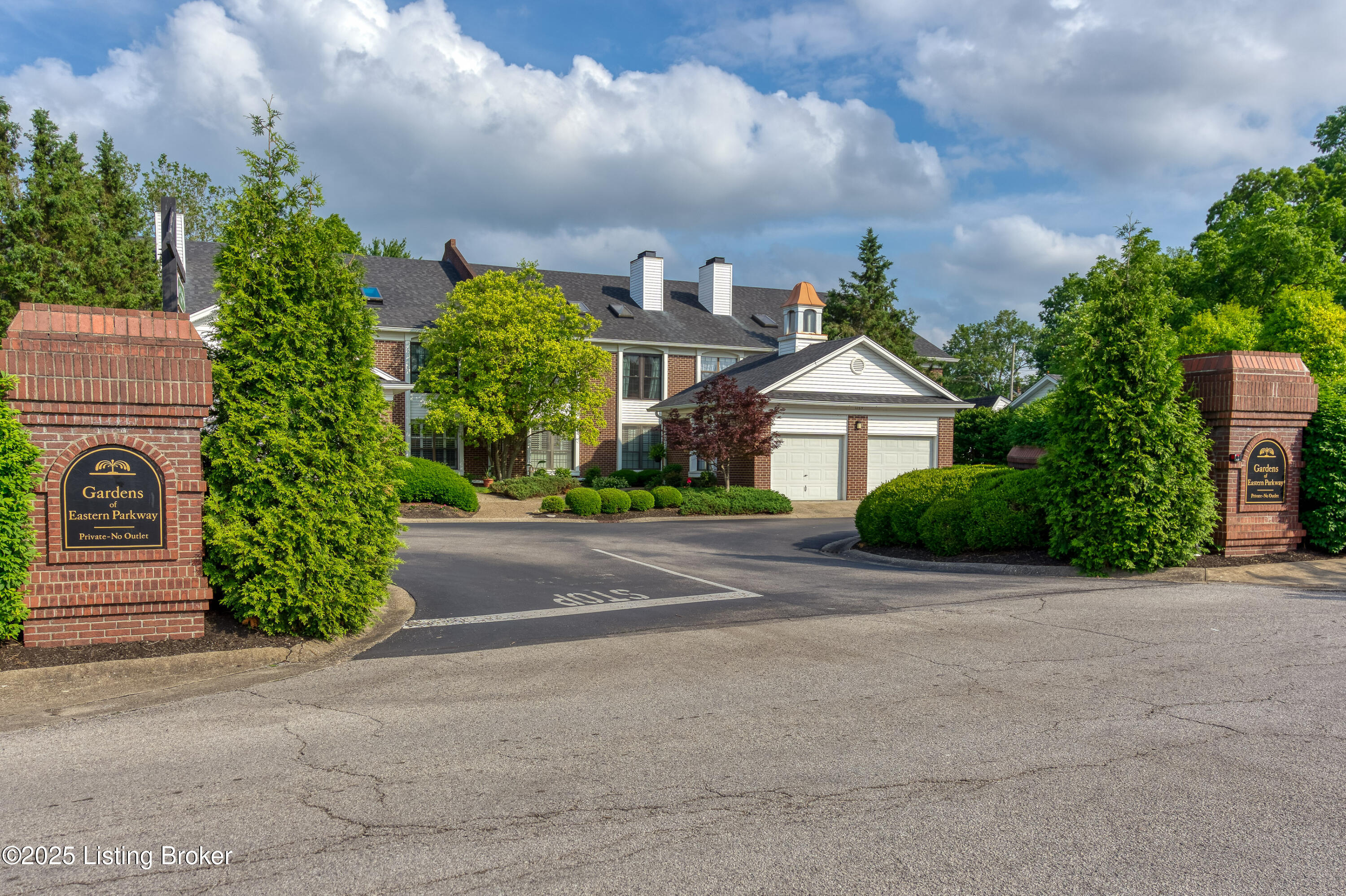 1267 Parkway Gardens Ct, 99