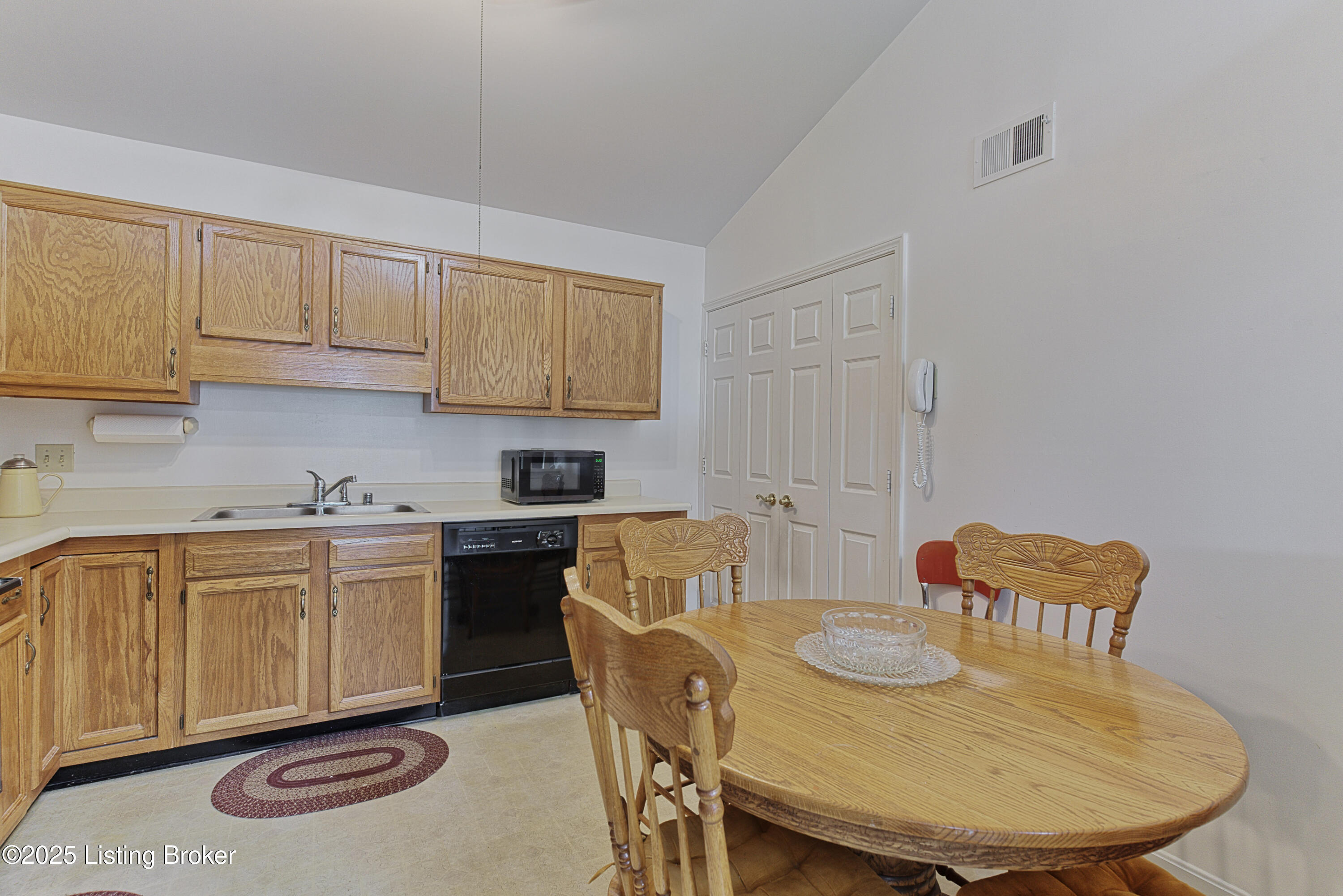 1267 Parkway Gardens Ct, 99