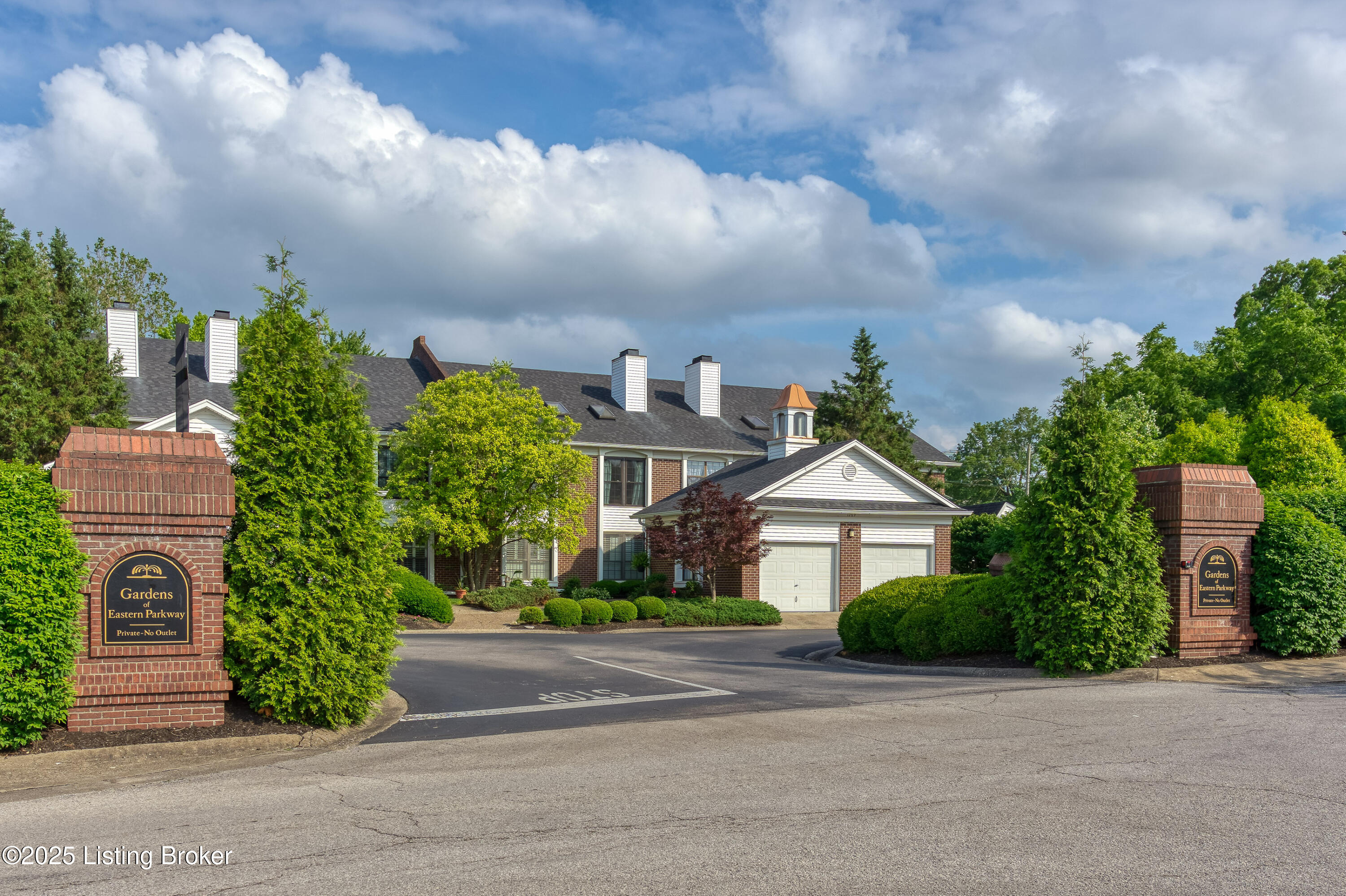1267 Parkway Gardens Ct, 99