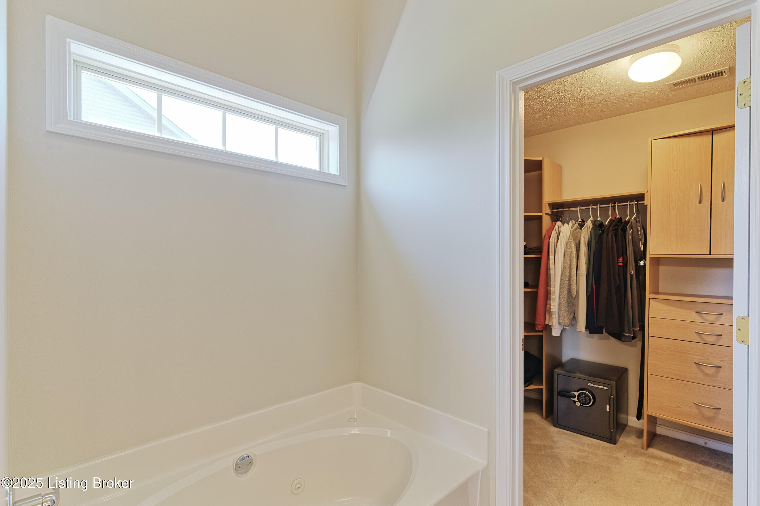 9402 Harlow Ct