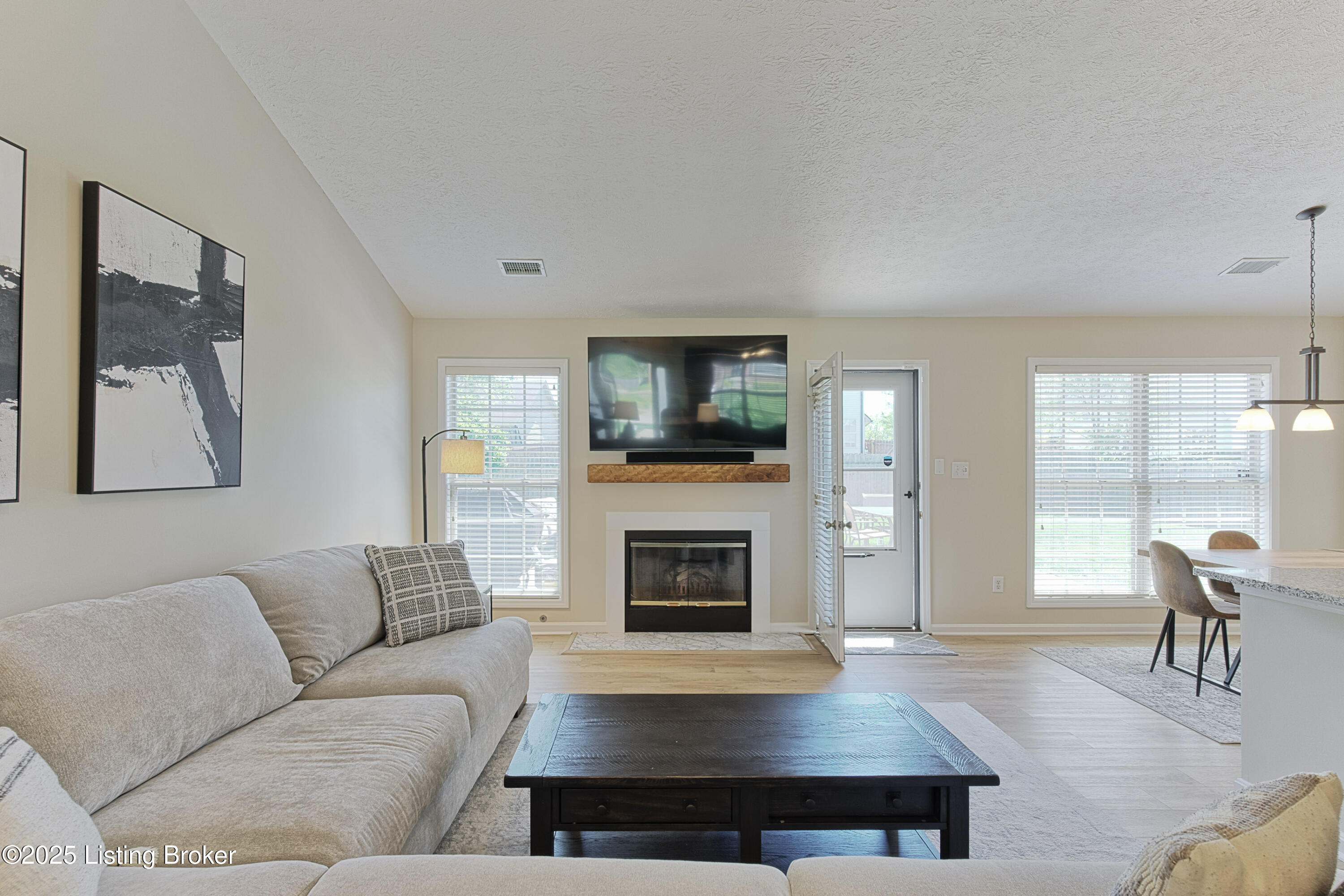 9402 Harlow Ct