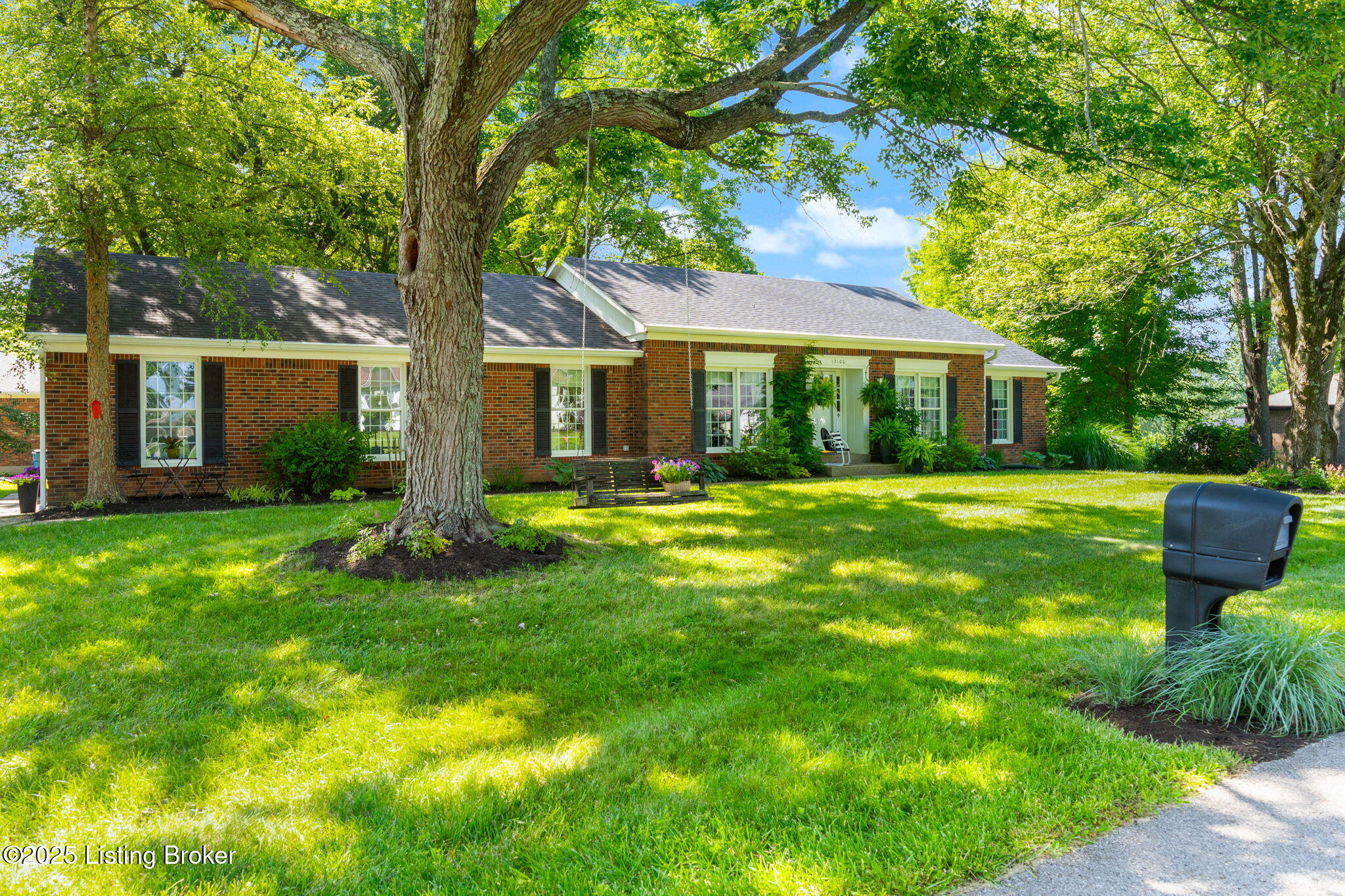 12100 Maplewood Rd