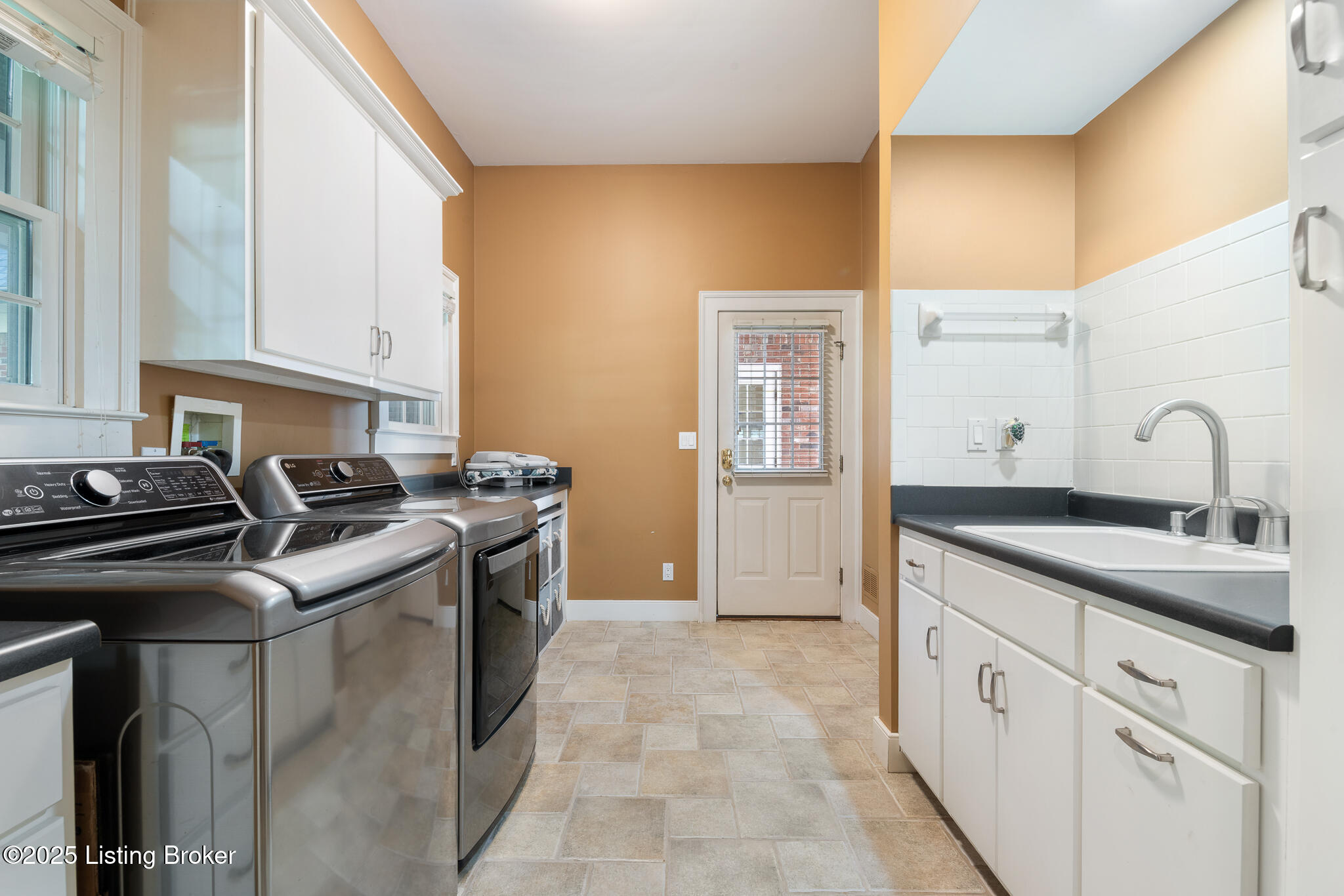 9906 Glen Vista Dr