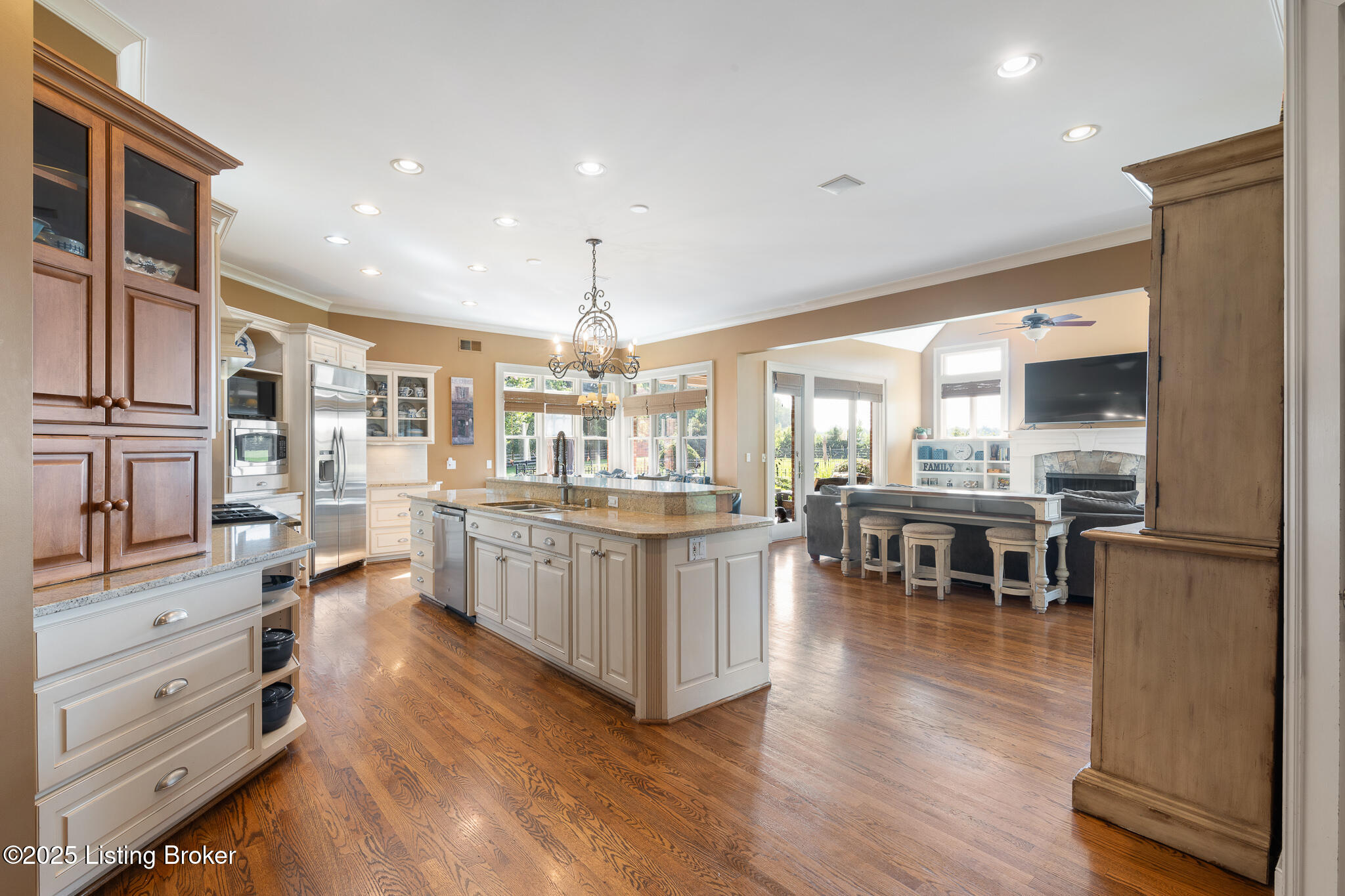 9906 Glen Vista Dr