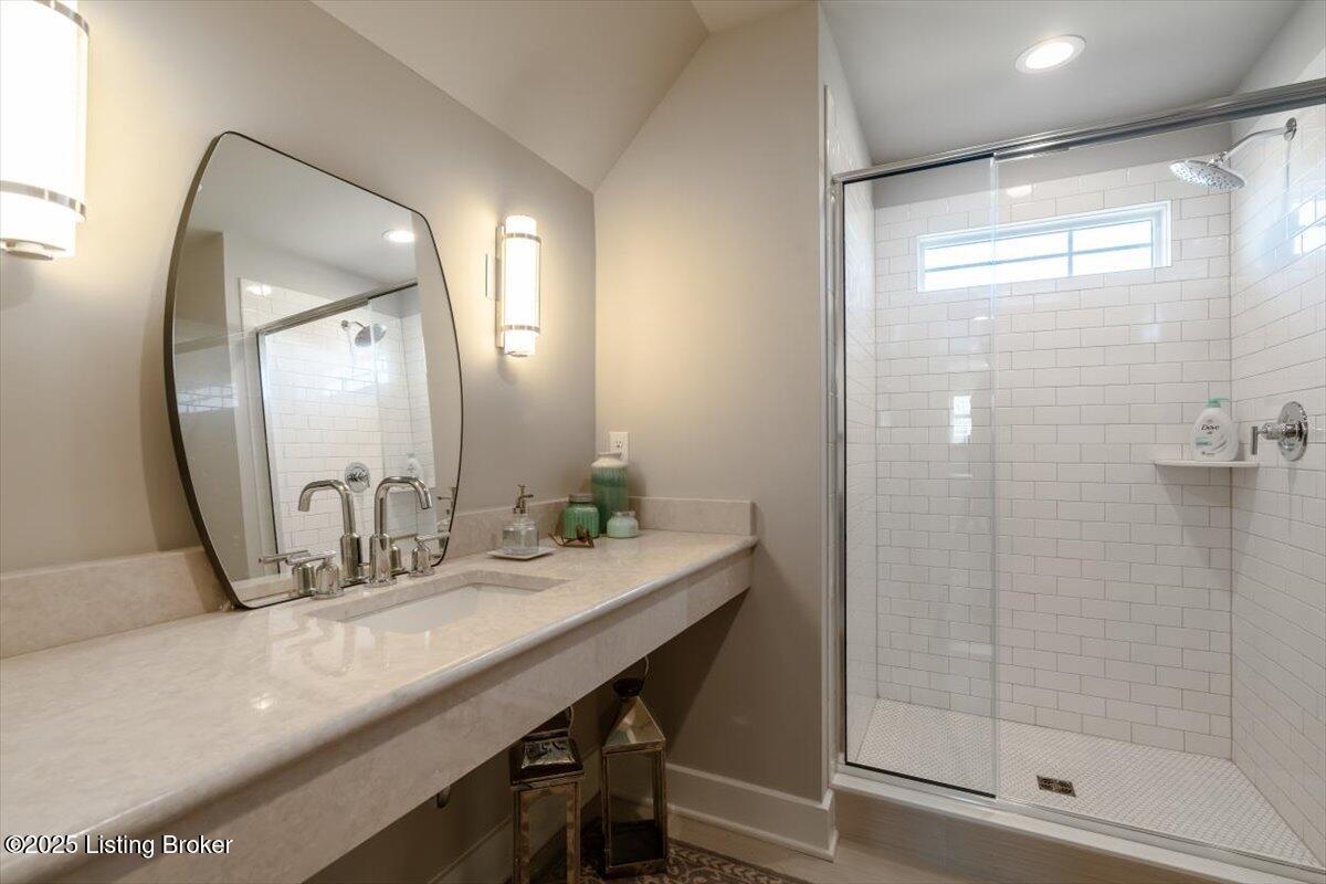 3902 Clarke Pointe Ct