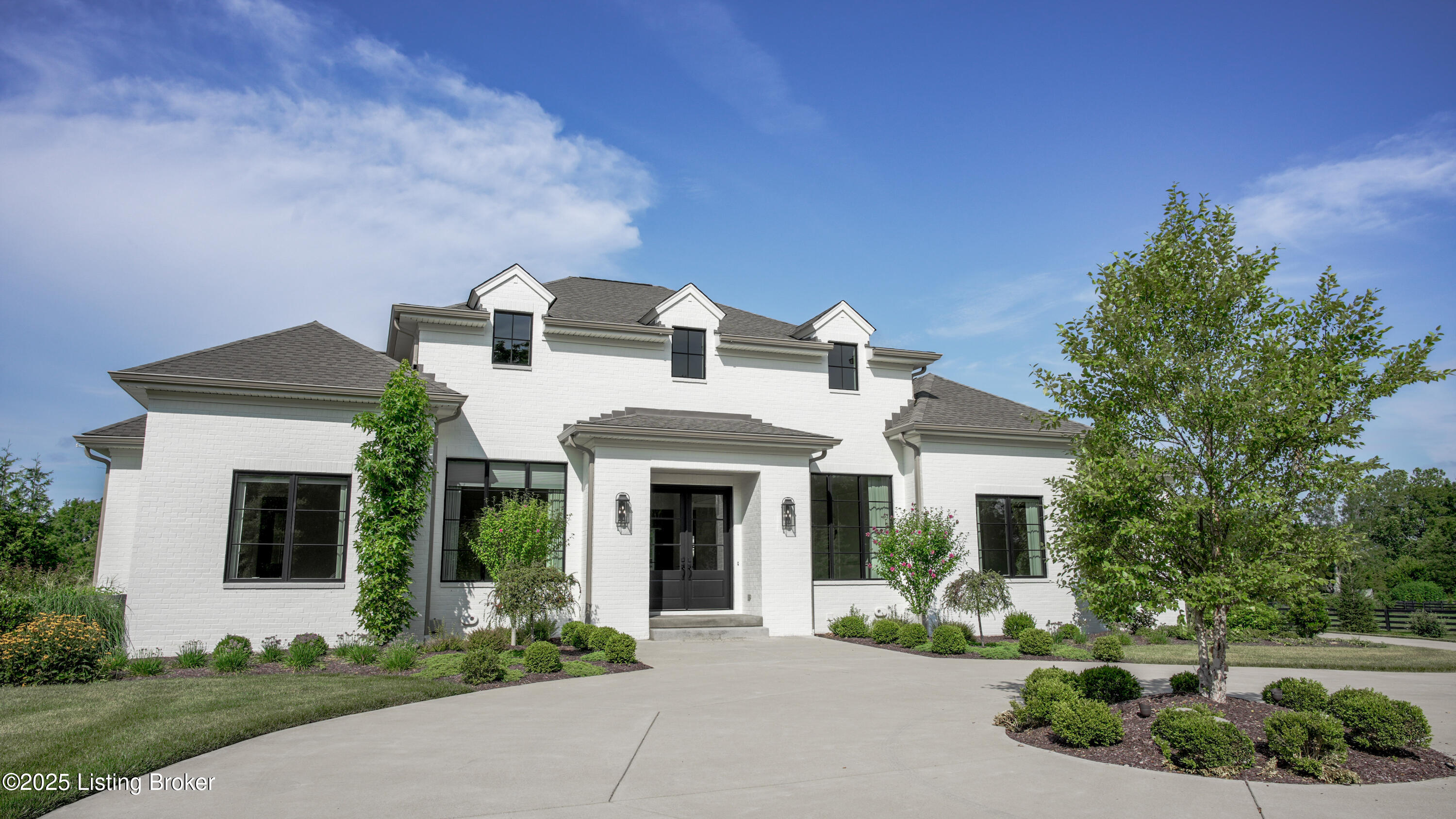 3983 Hidden Falls Dr
