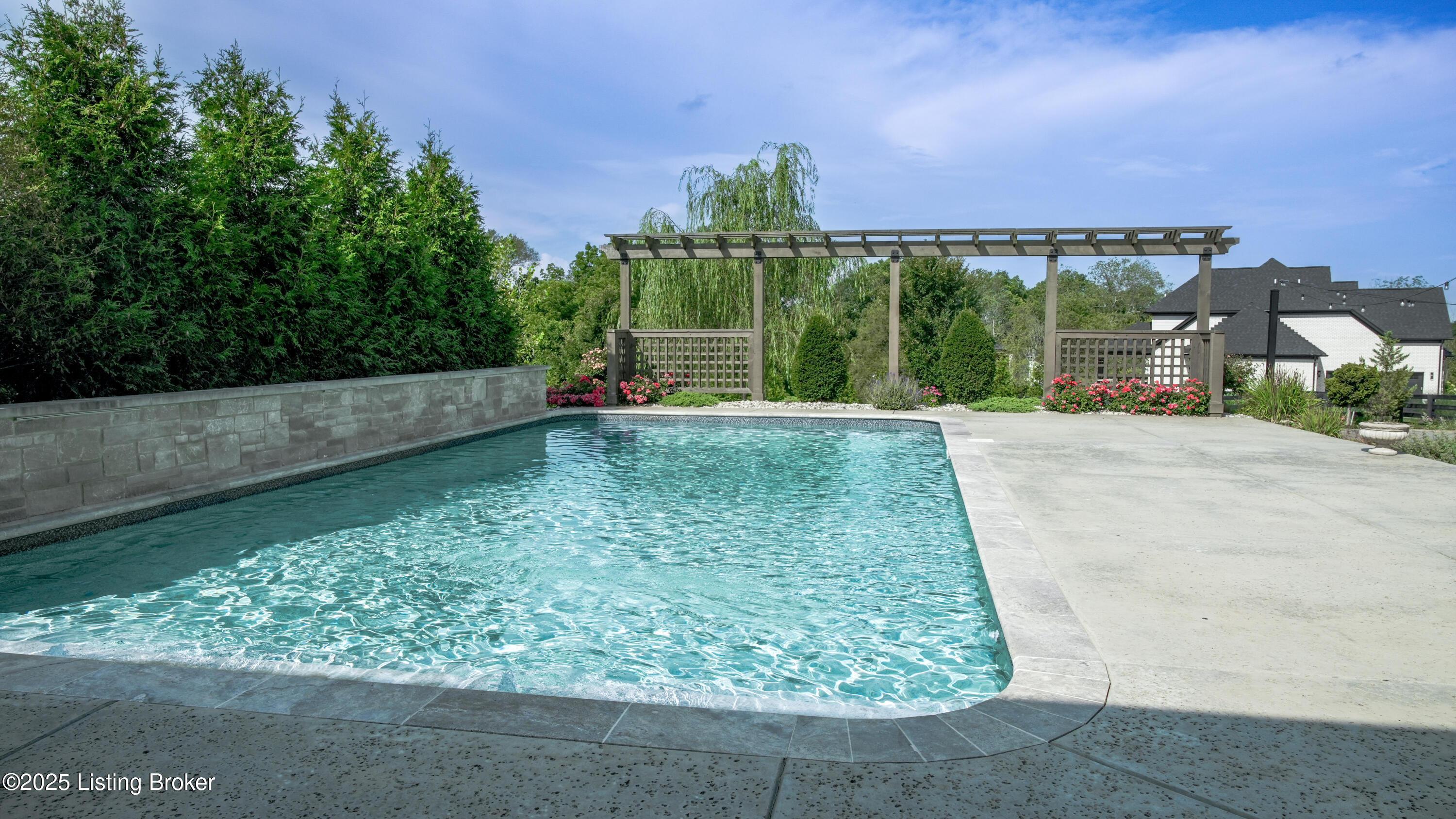 3983 Hidden Falls Dr