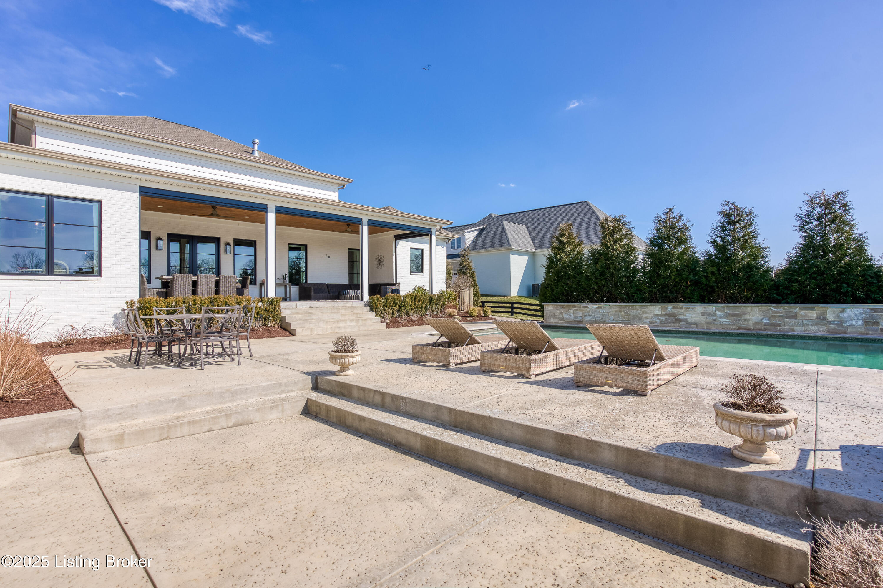 3983 Hidden Falls Dr
