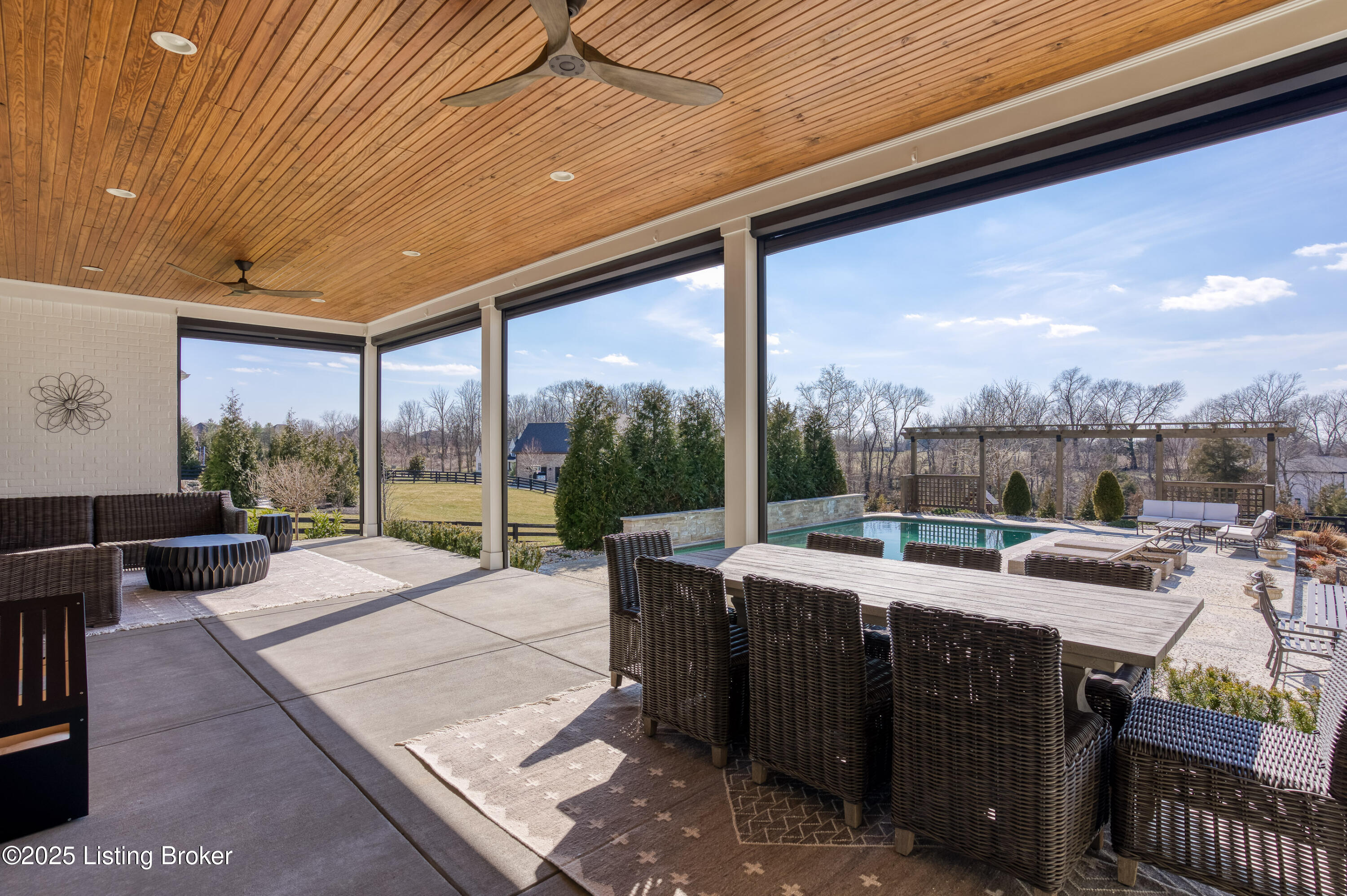 3983 Hidden Falls Dr