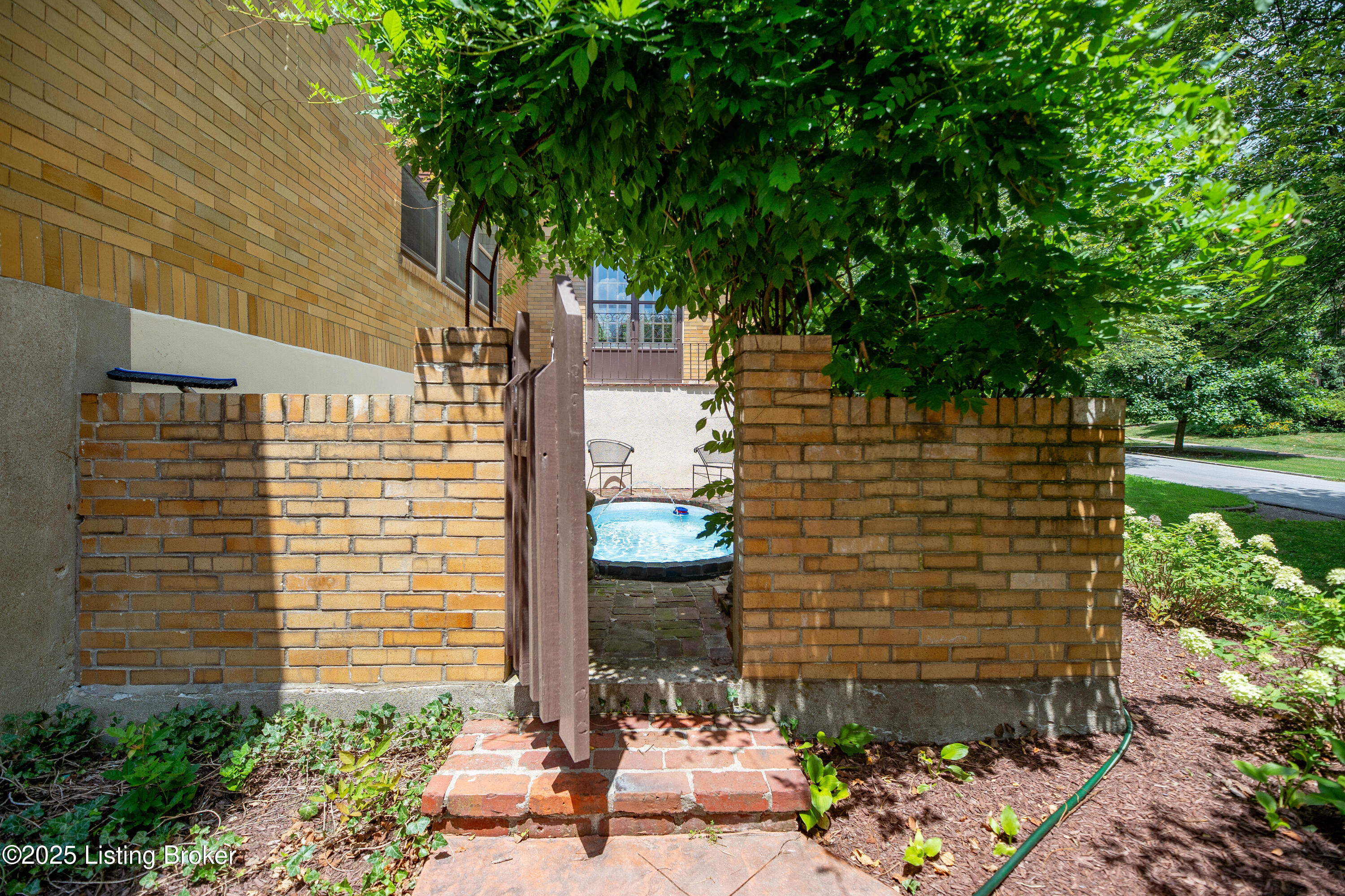 2824 Riedling Dr