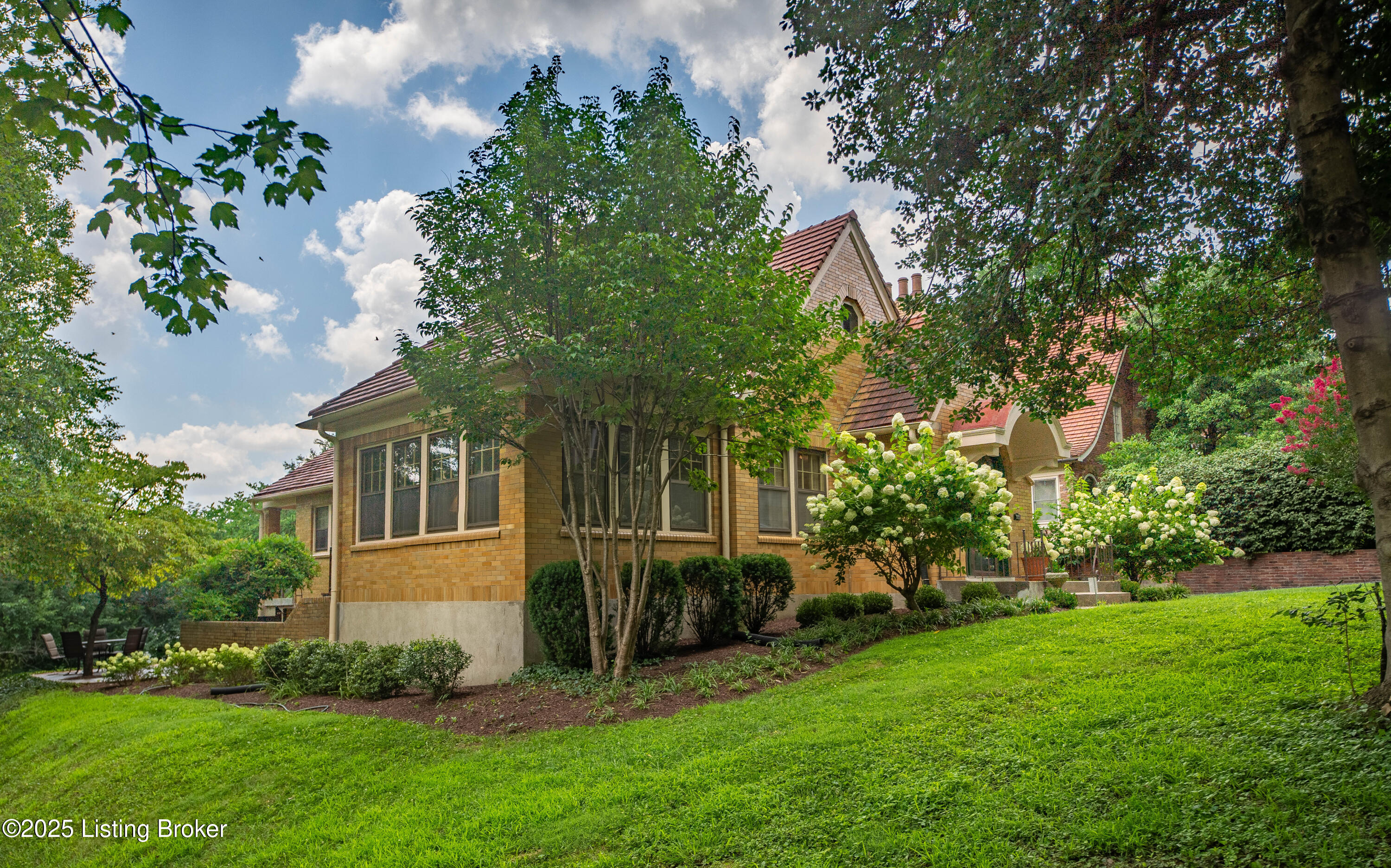 2824 Riedling Dr