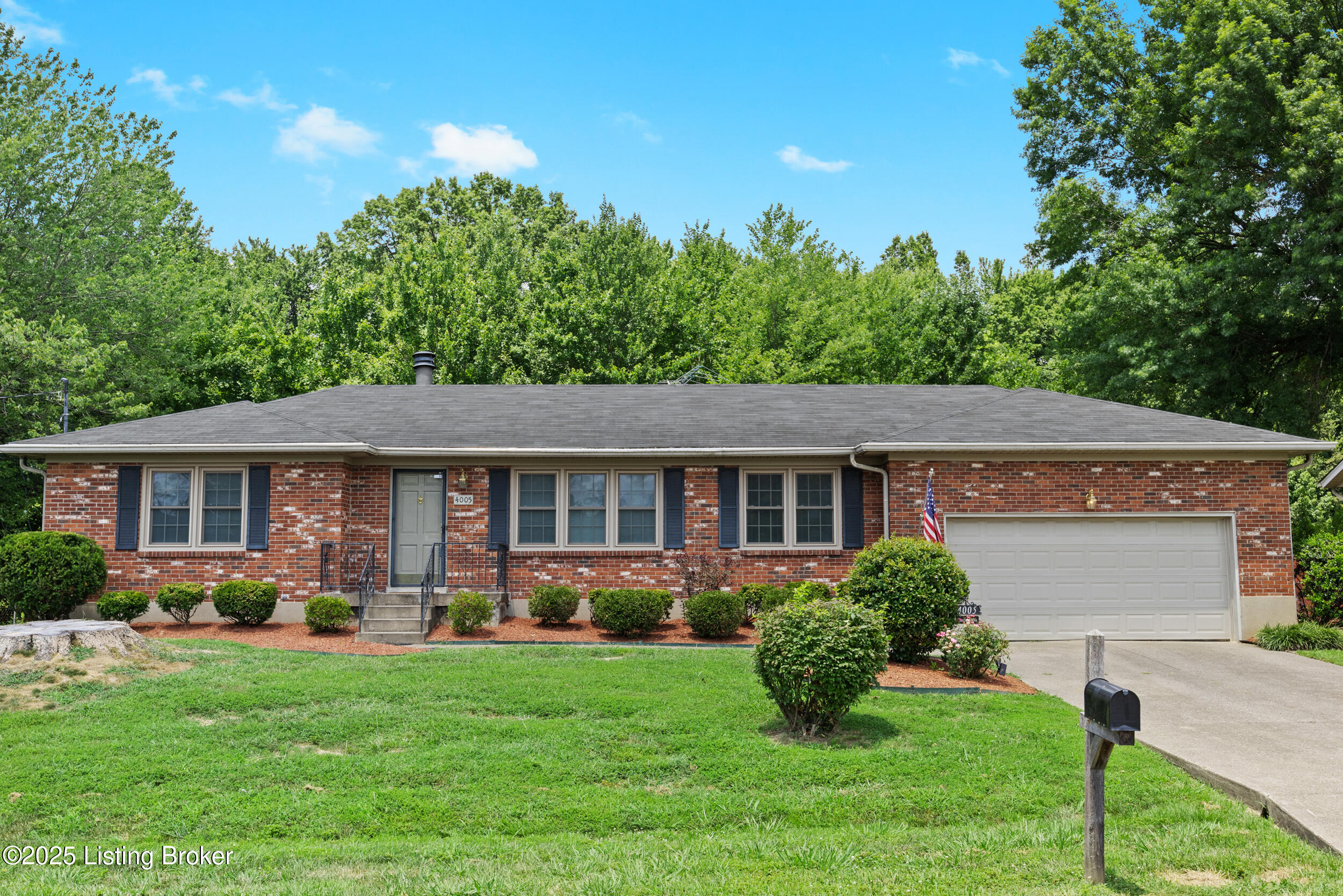 4005 Pinecroft Dr