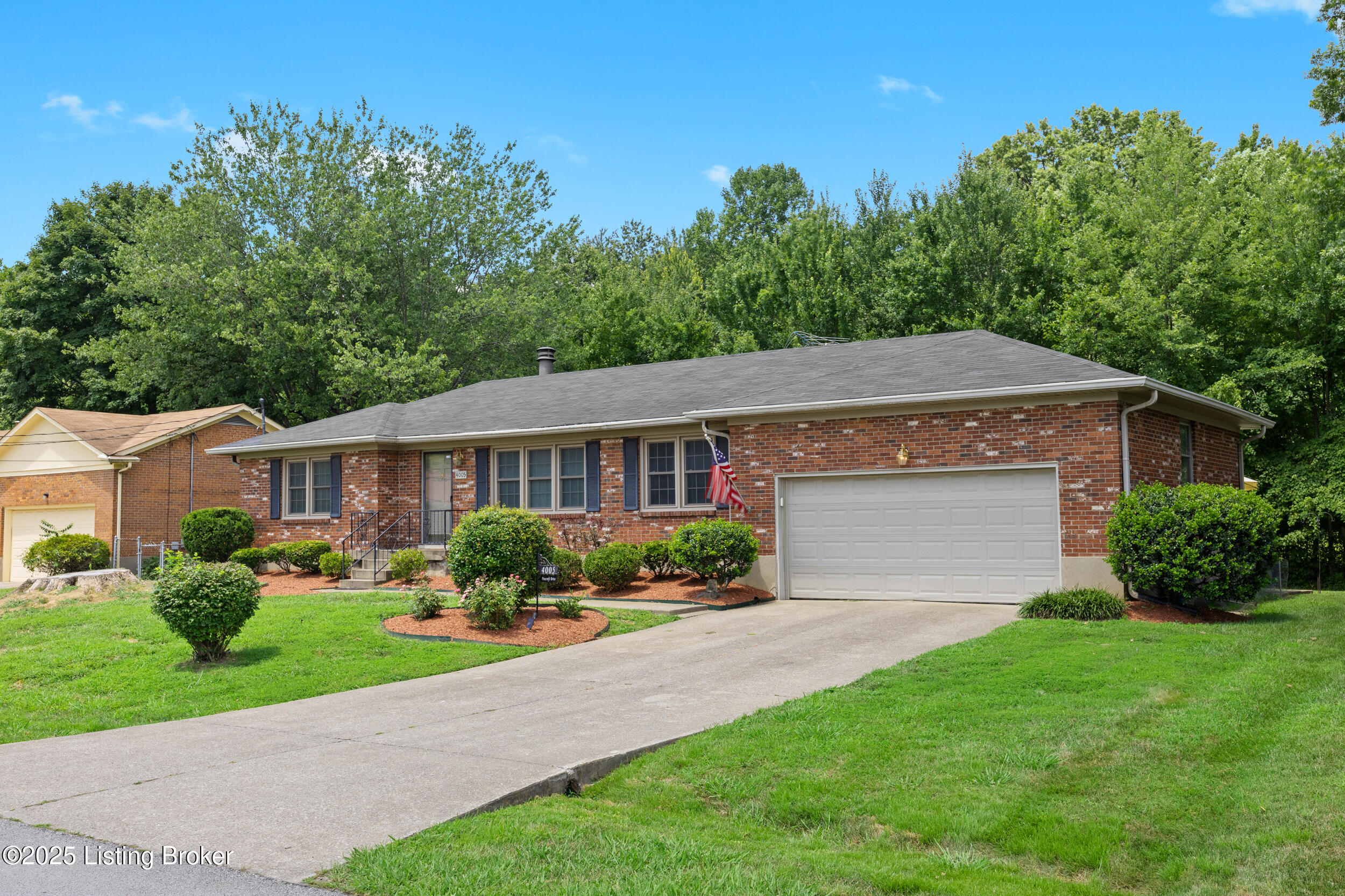 4005 Pinecroft Dr
