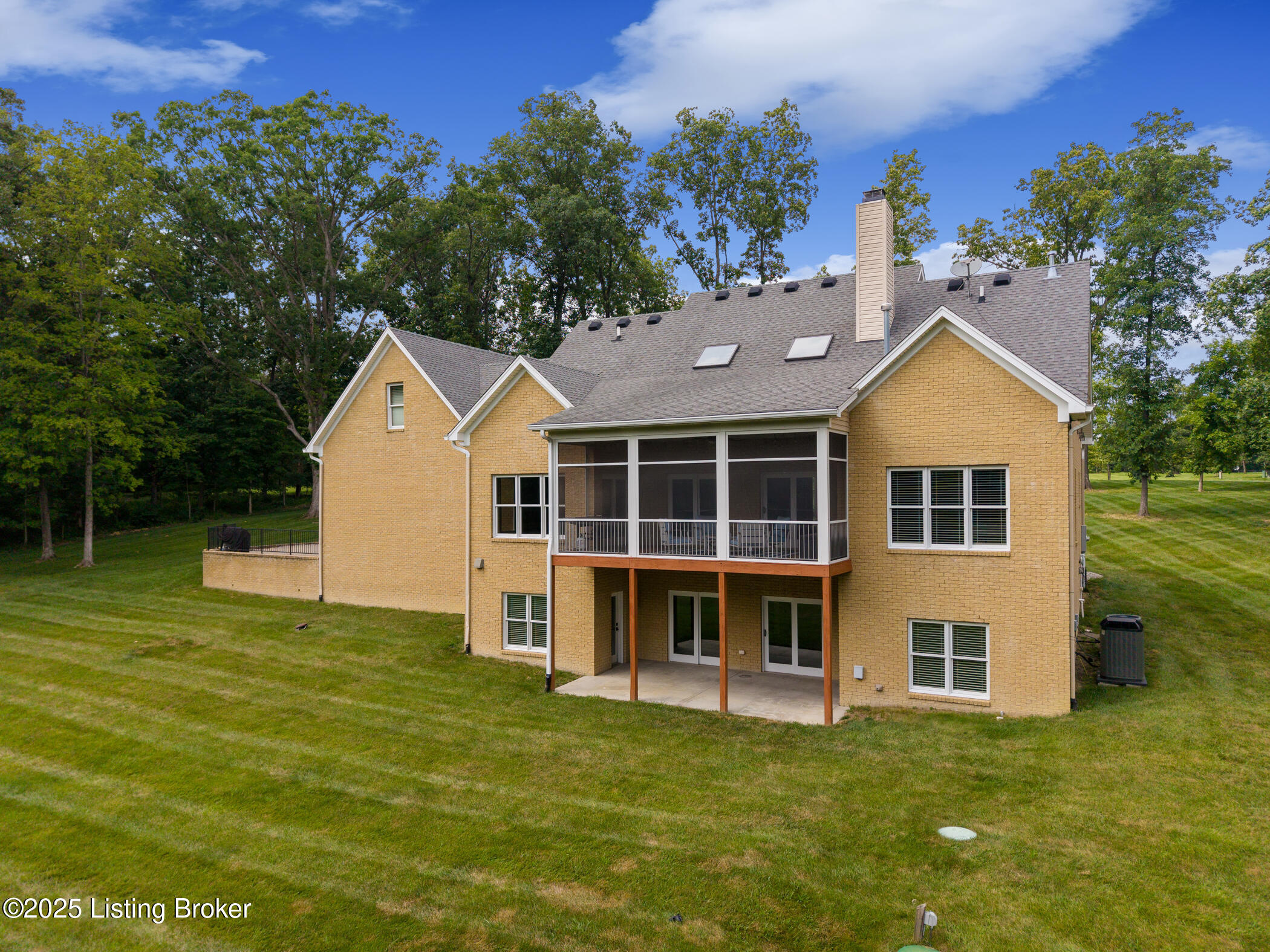 1012 Mullins Ln