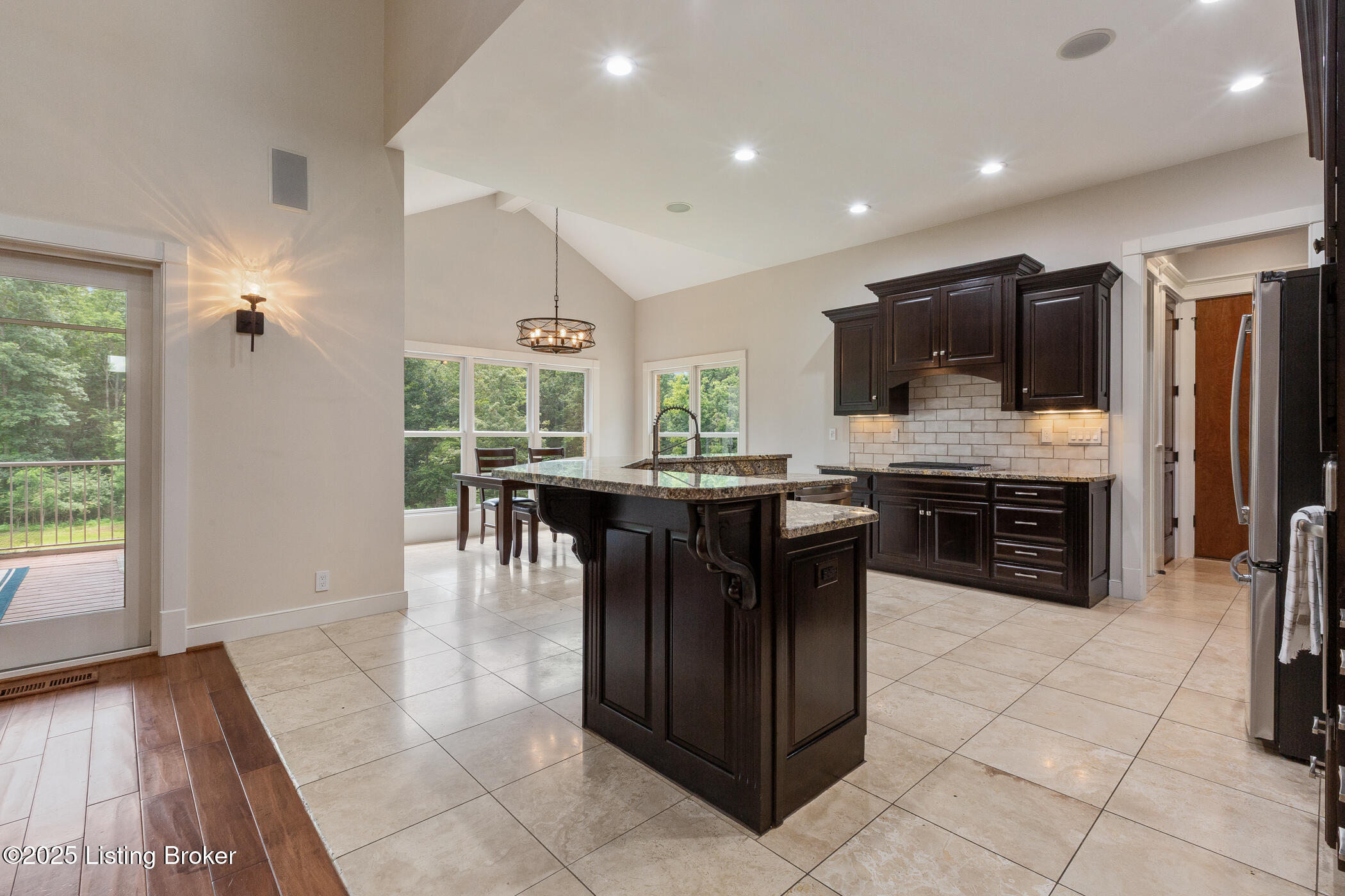 1012 Mullins Ln