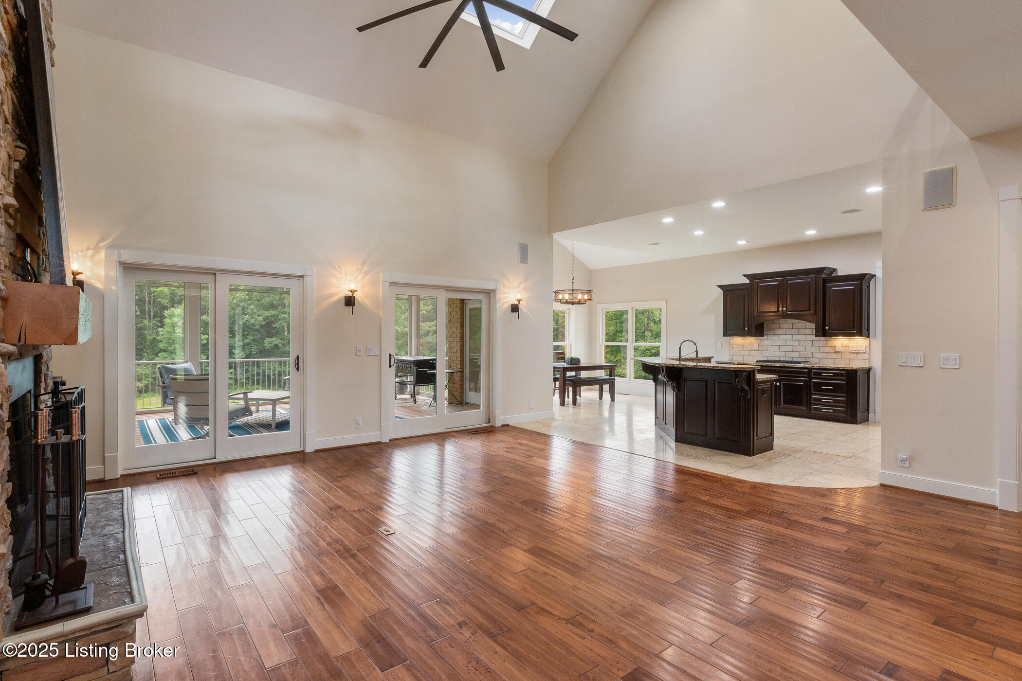 1012 Mullins Ln