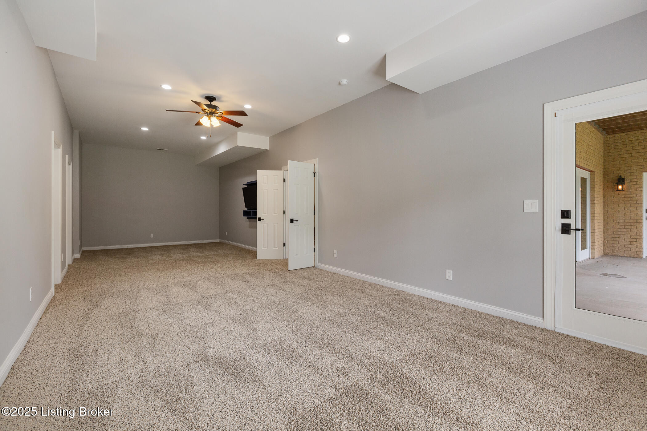 1012 Mullins Ln