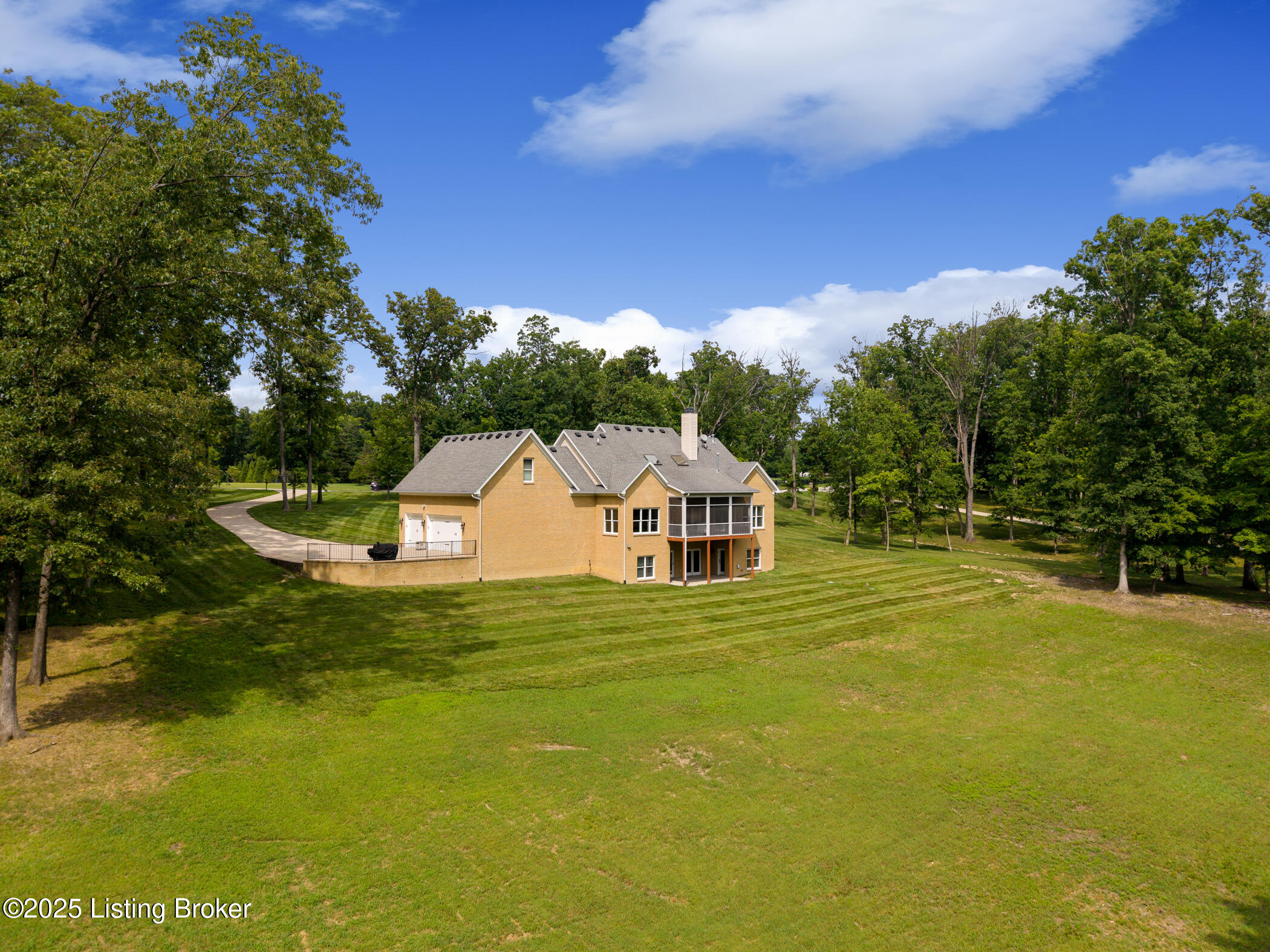 1012 Mullins Ln