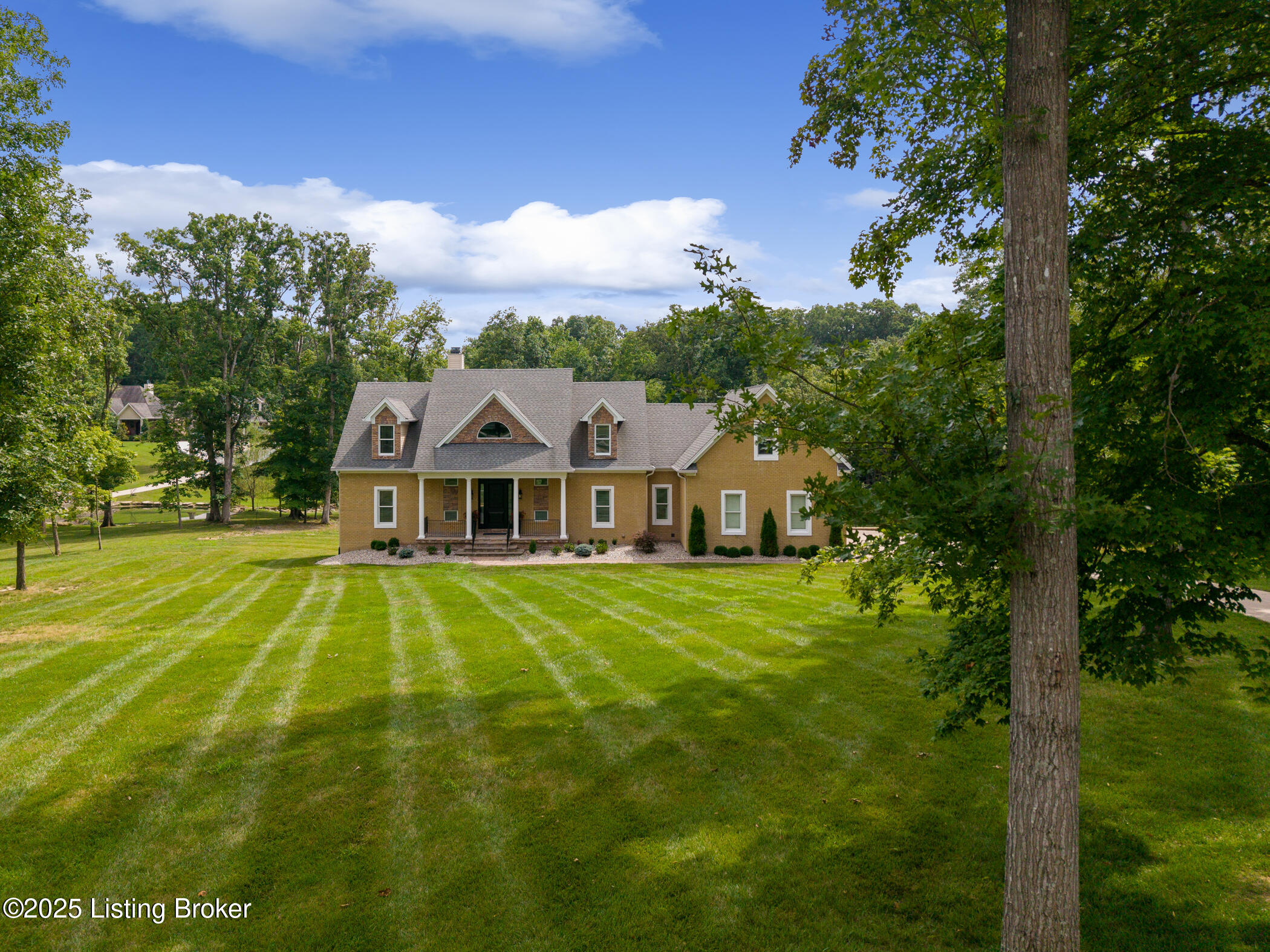 1012 Mullins Ln