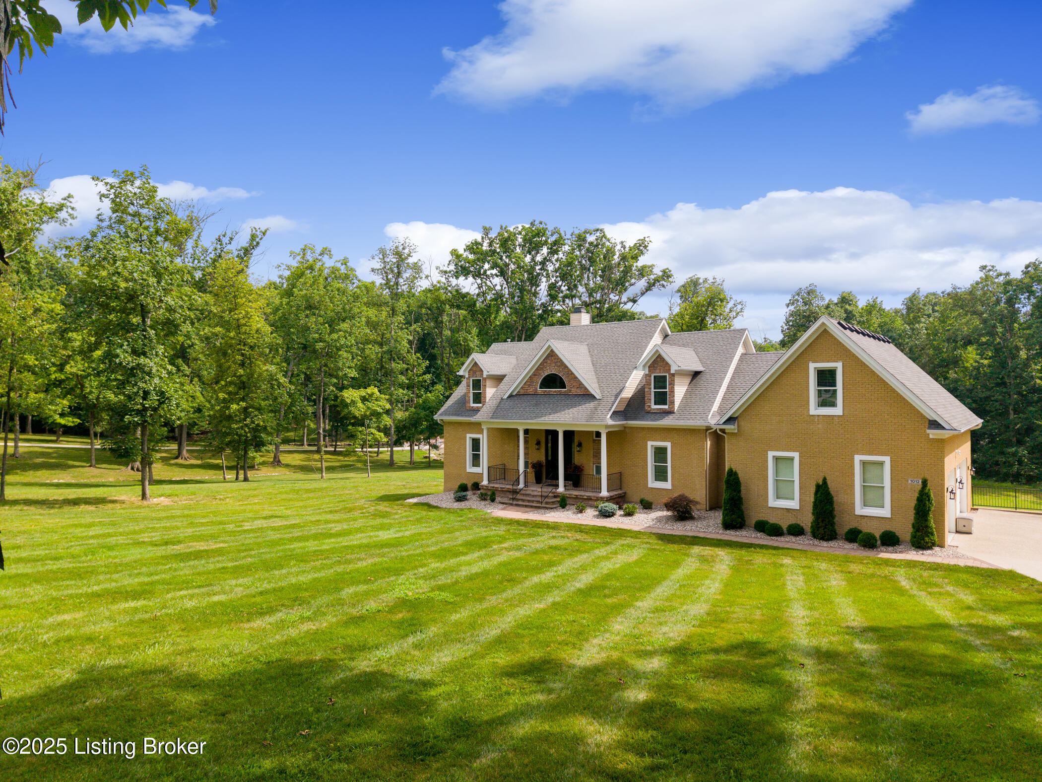 1012 Mullins Ln