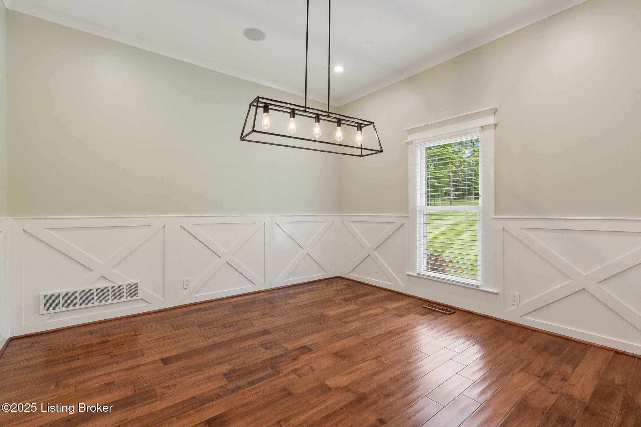 1012 Mullins Ln