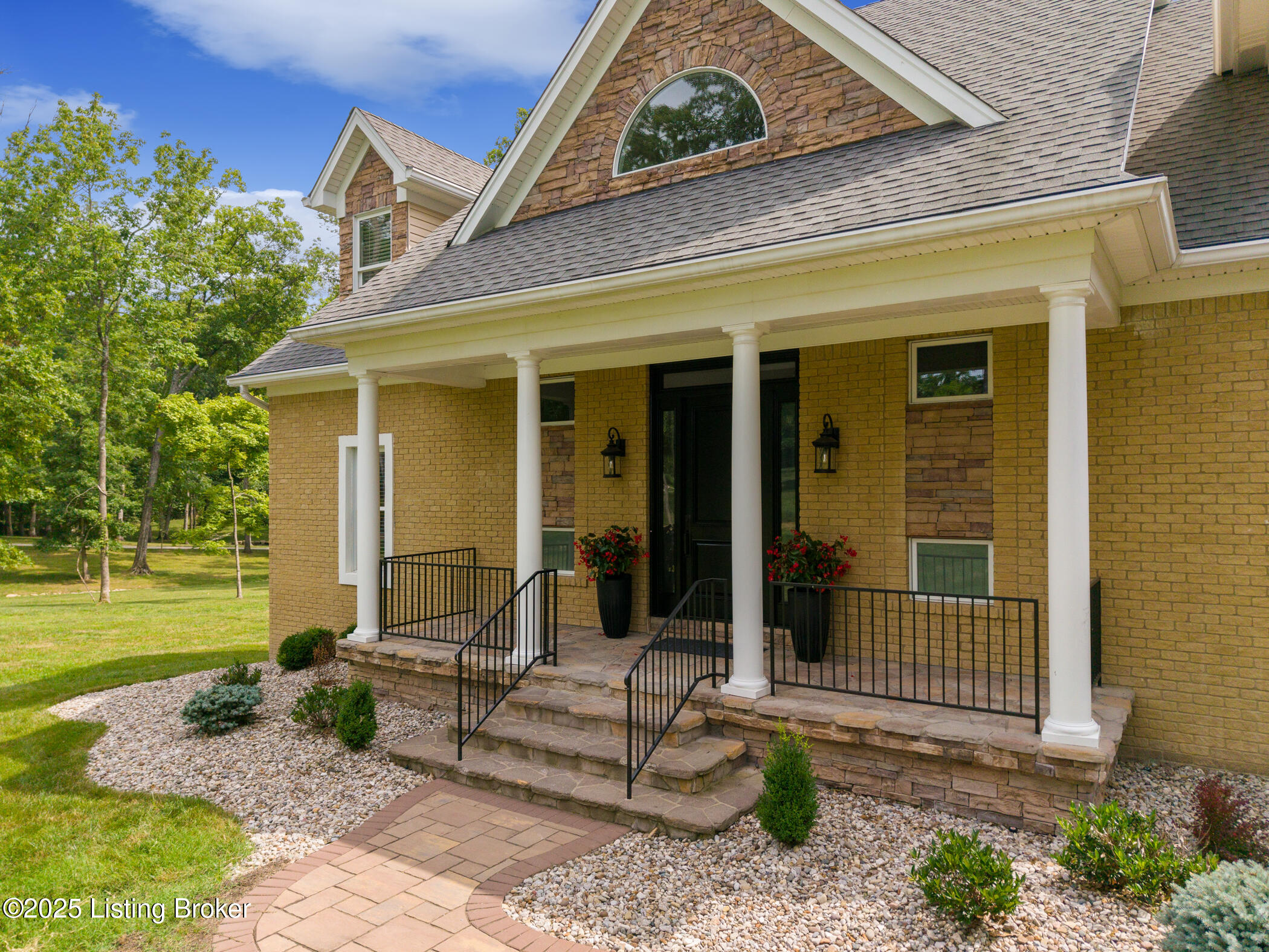 1012 Mullins Ln