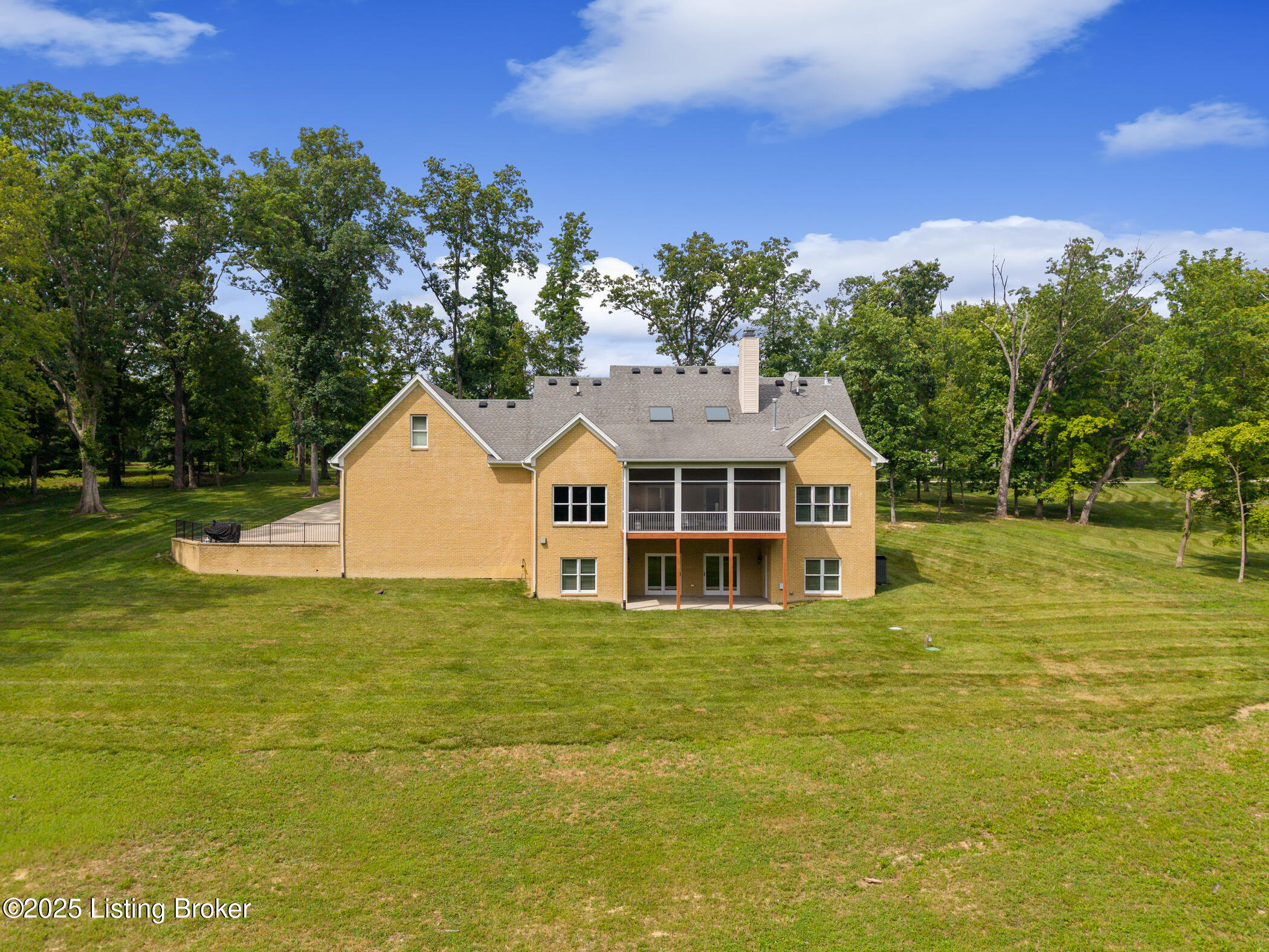 1012 Mullins Ln