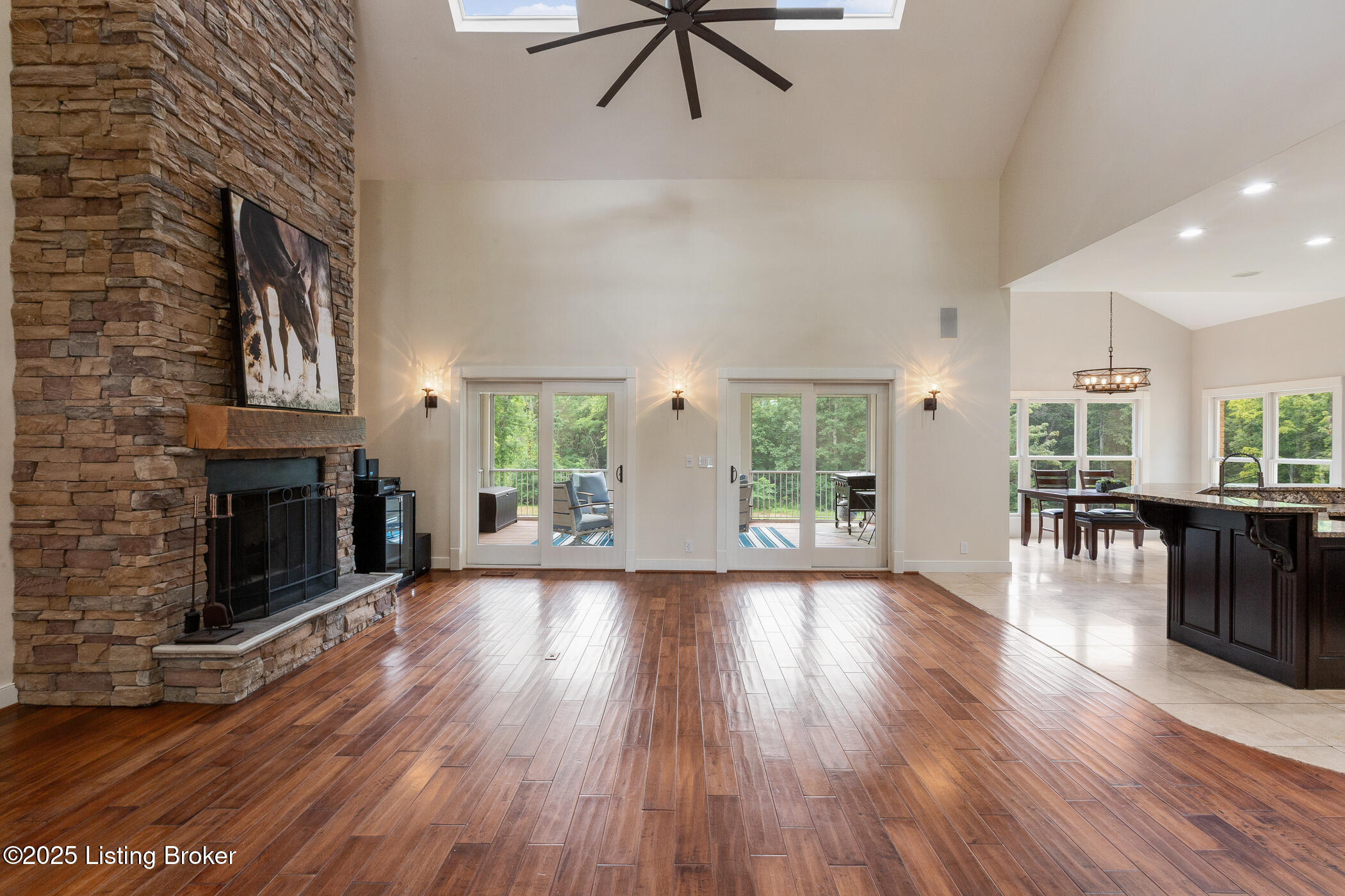 1012 Mullins Ln