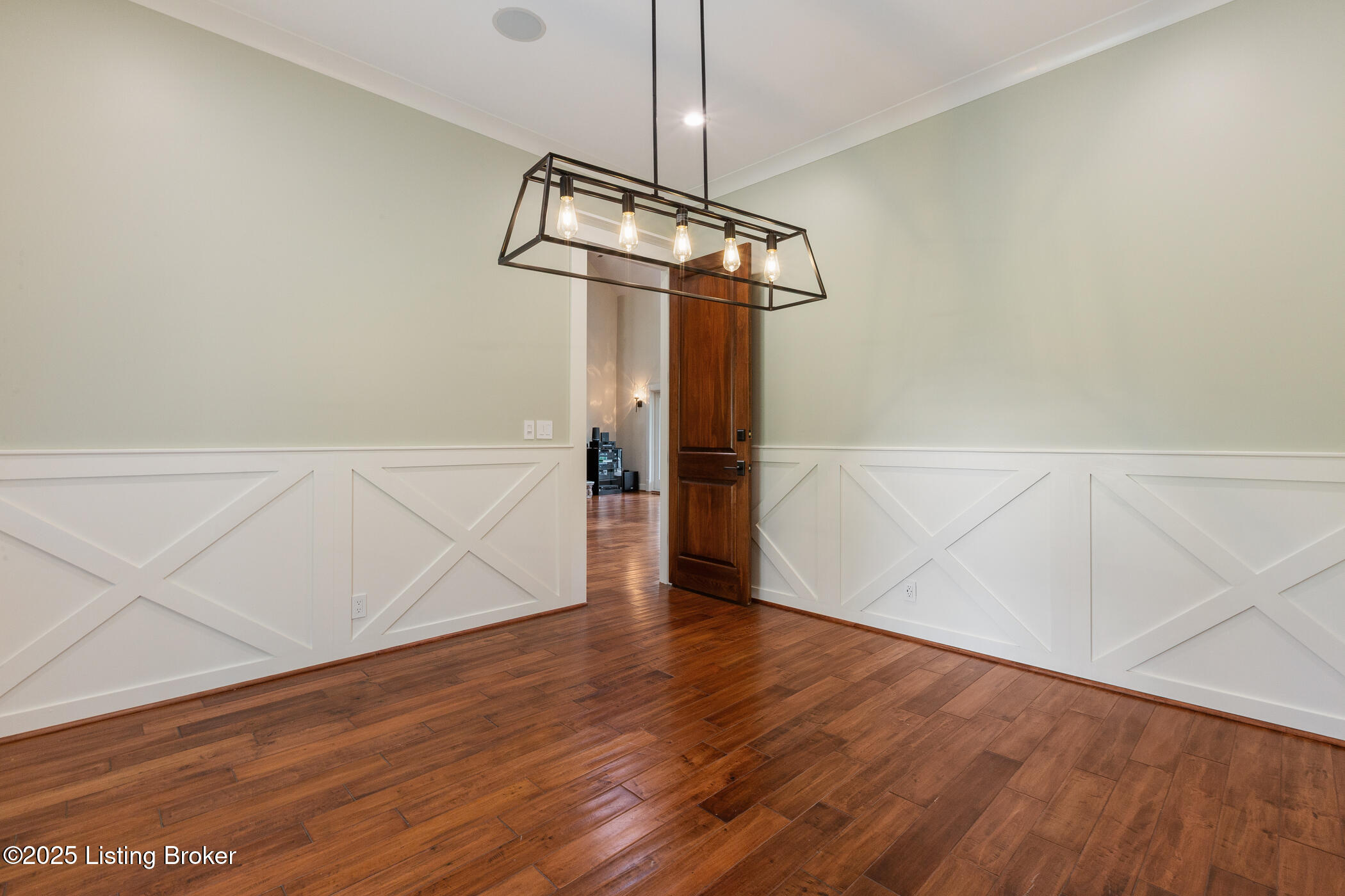1012 Mullins Ln