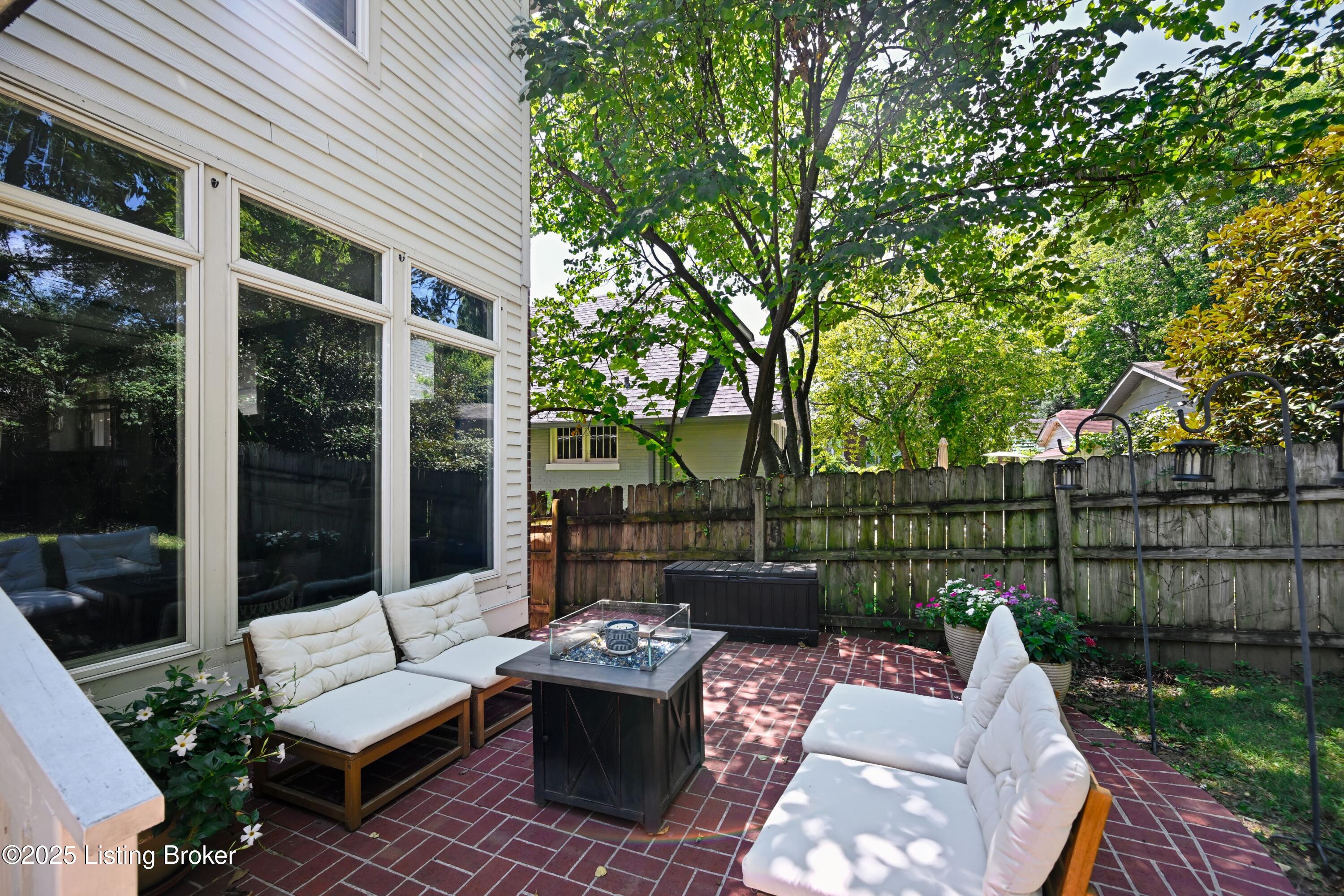 1893 Richmond Dr