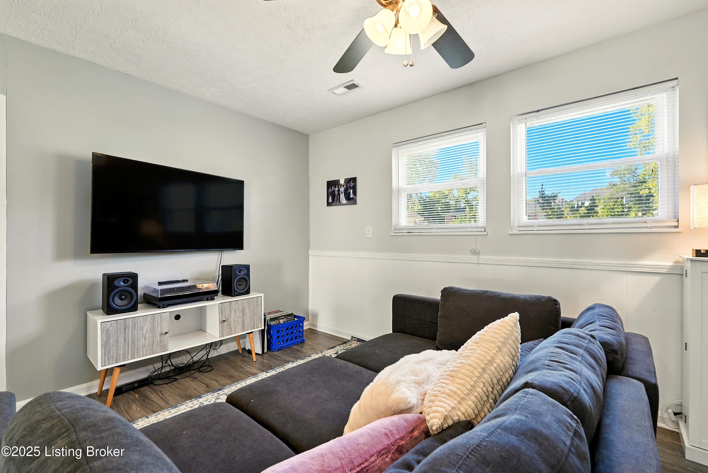 7503 Foxtail Pl
