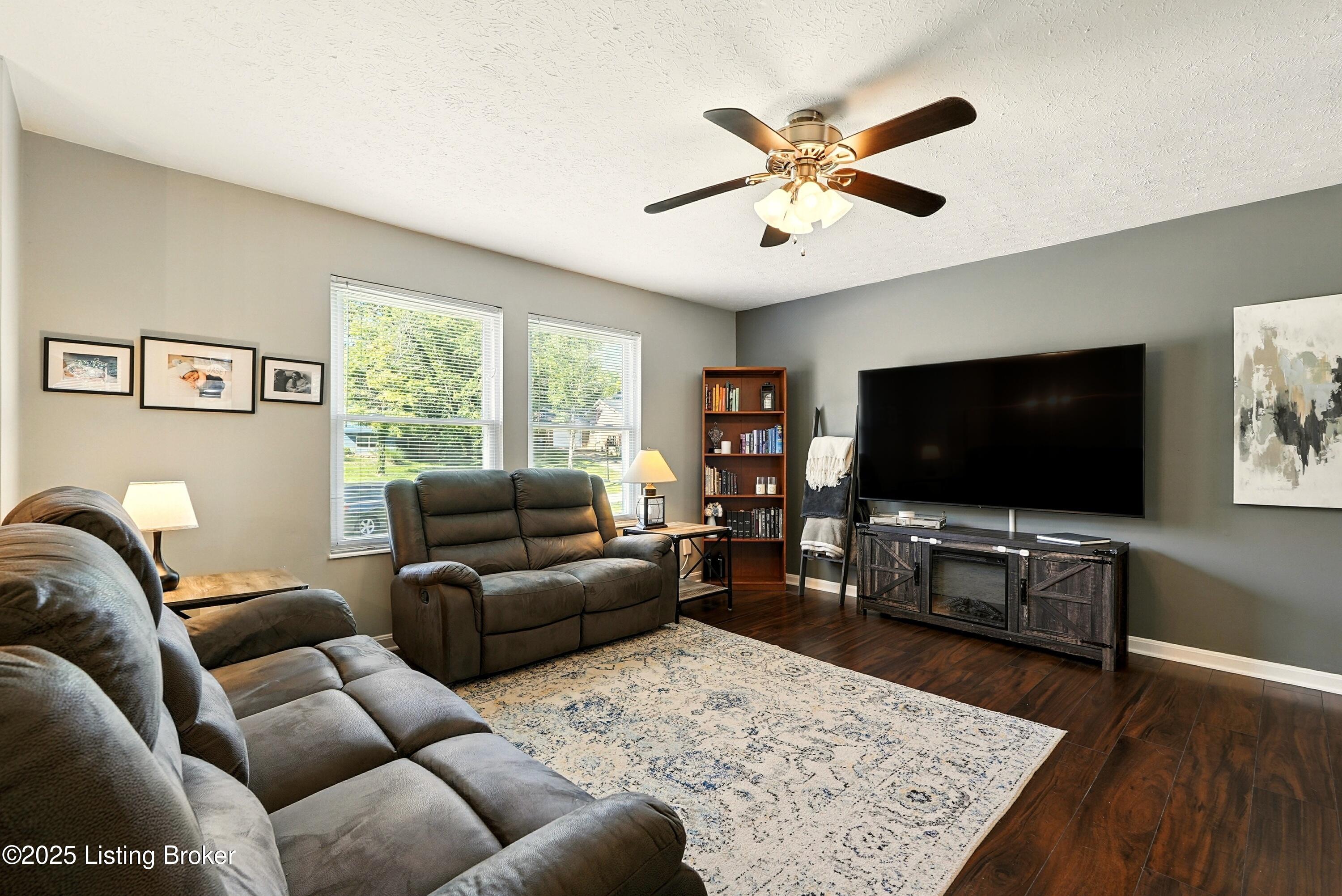 7503 Foxtail Pl