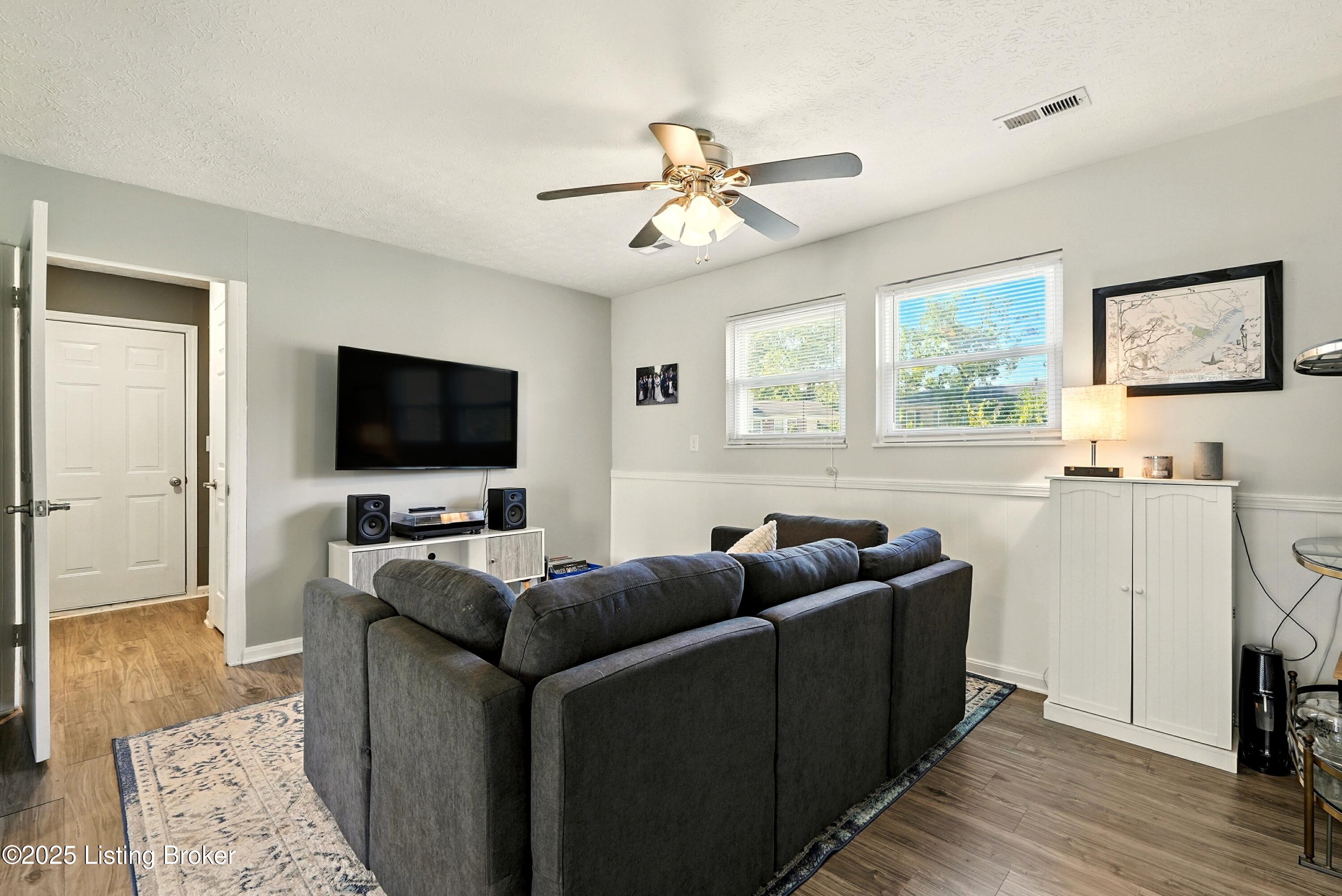 7503 Foxtail Pl