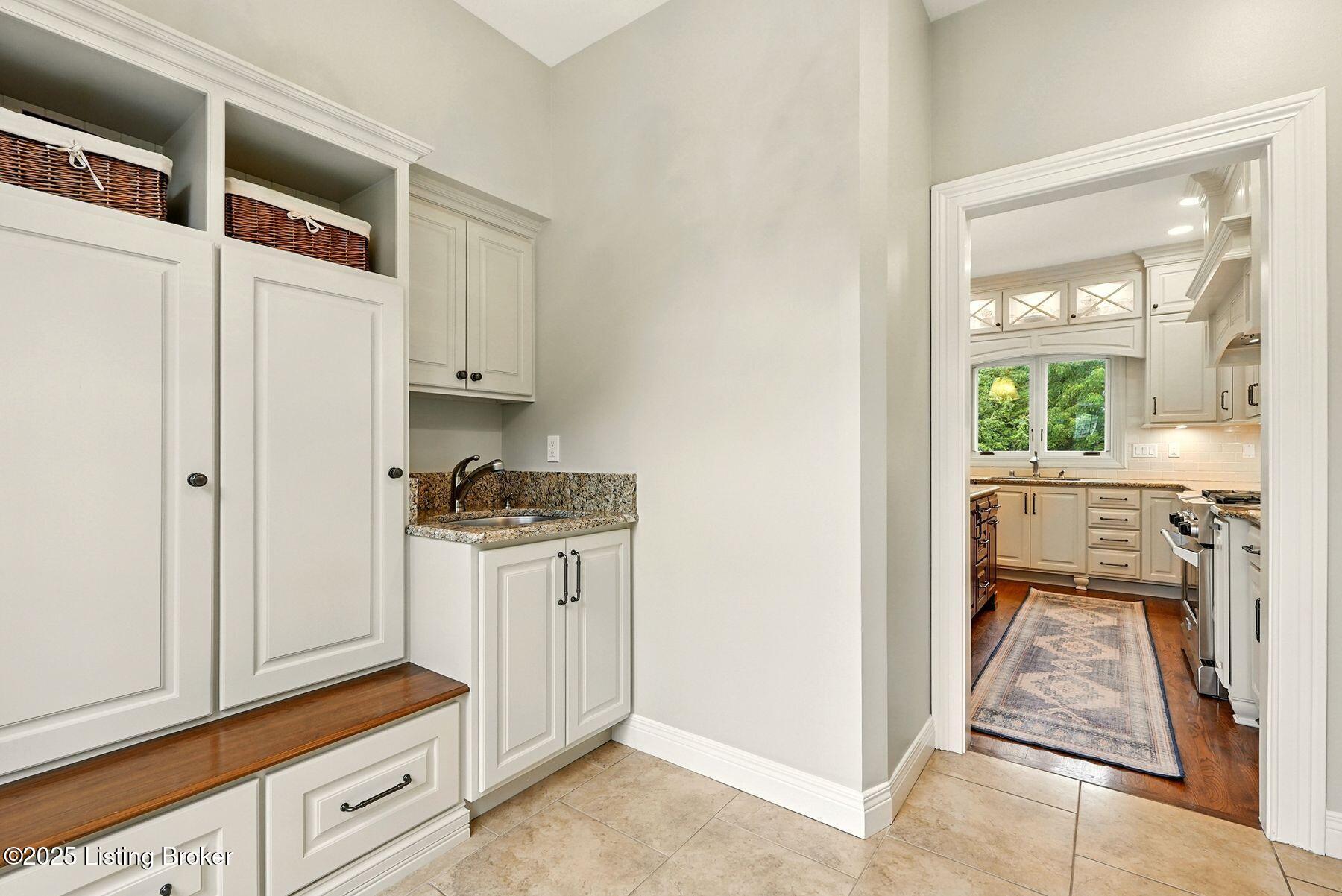 3523 Winterberry Cir, Louisville