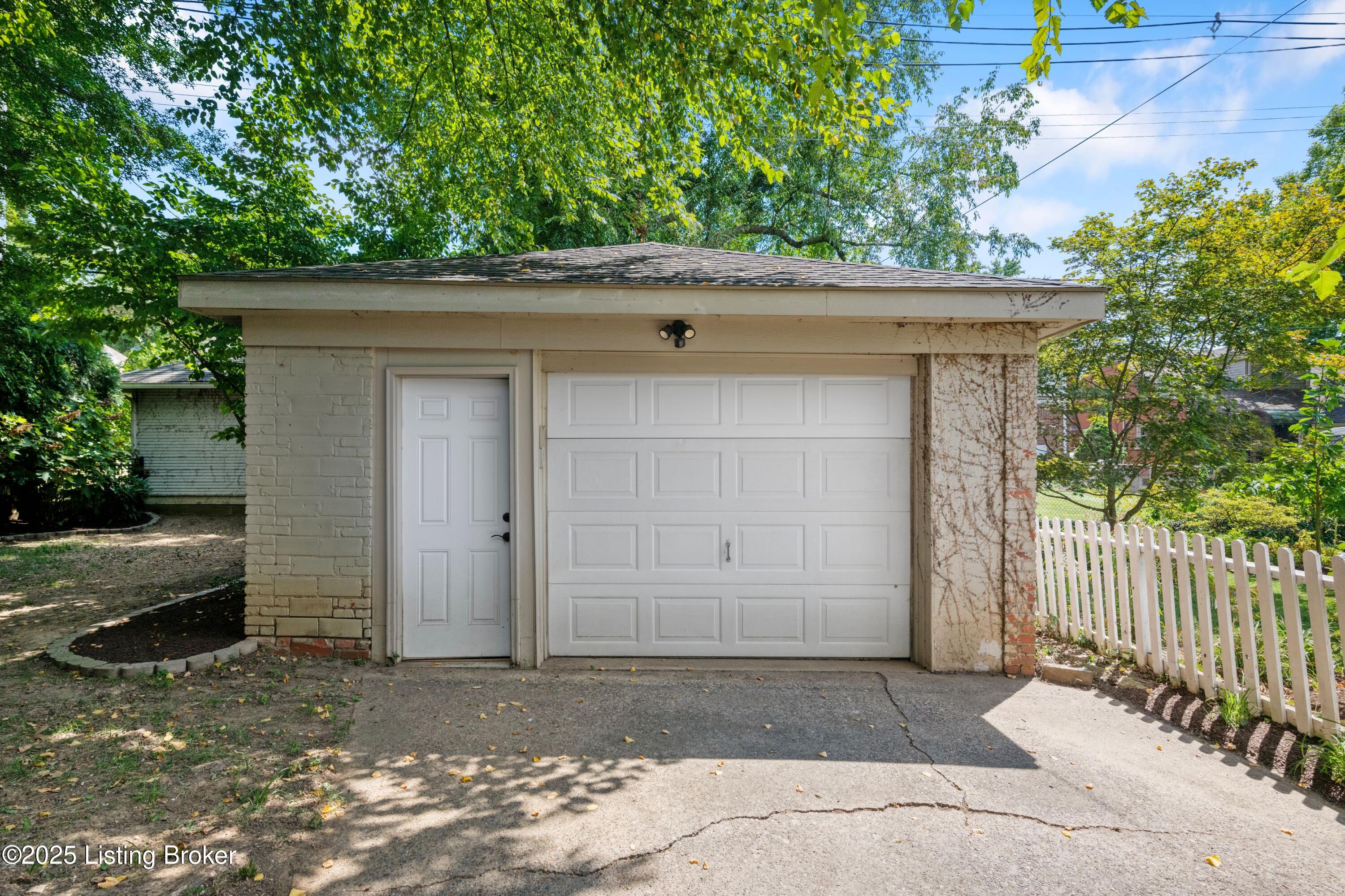 1816 Rutherford Ave