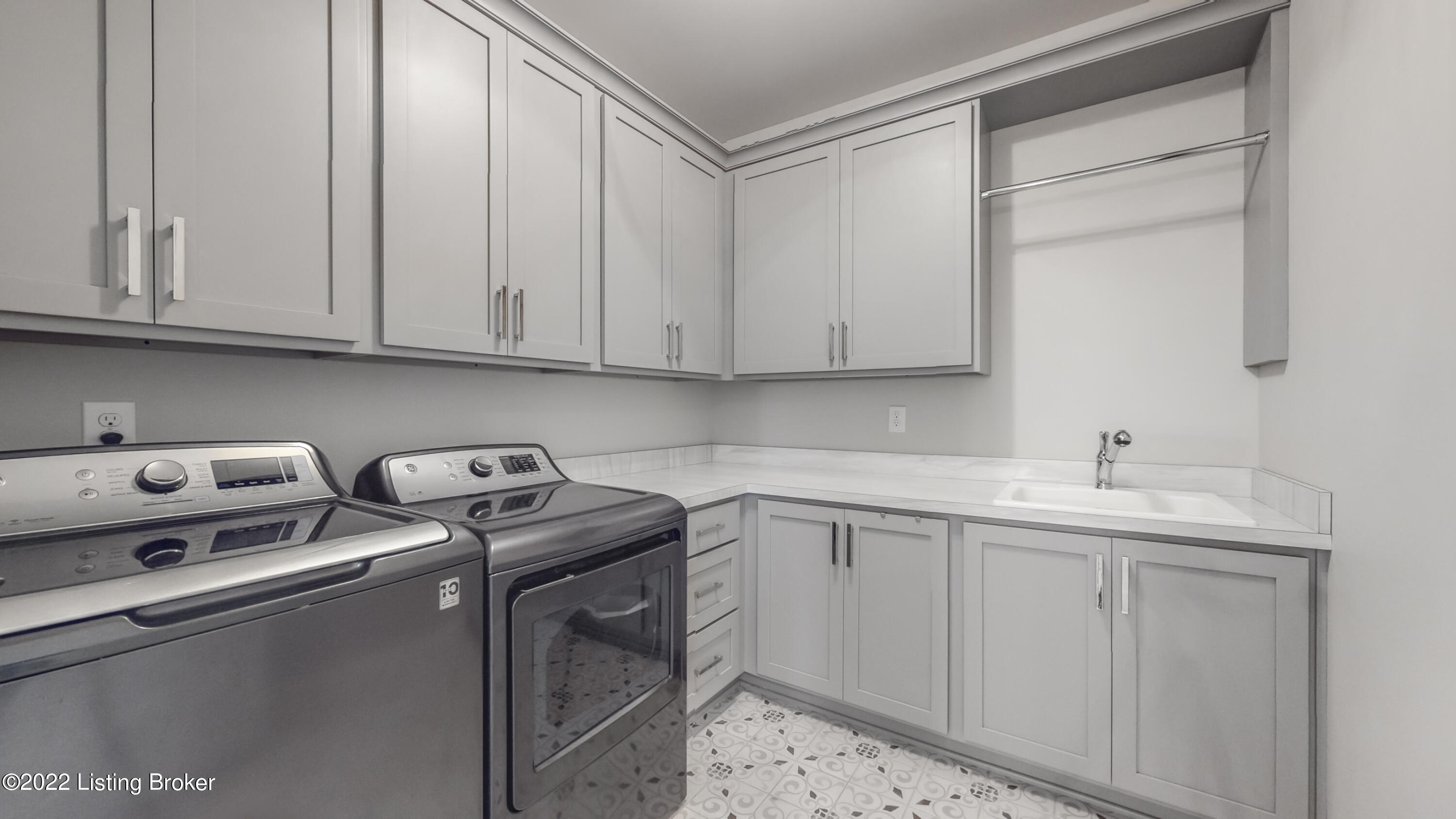309 Kirkwood Glen Cir