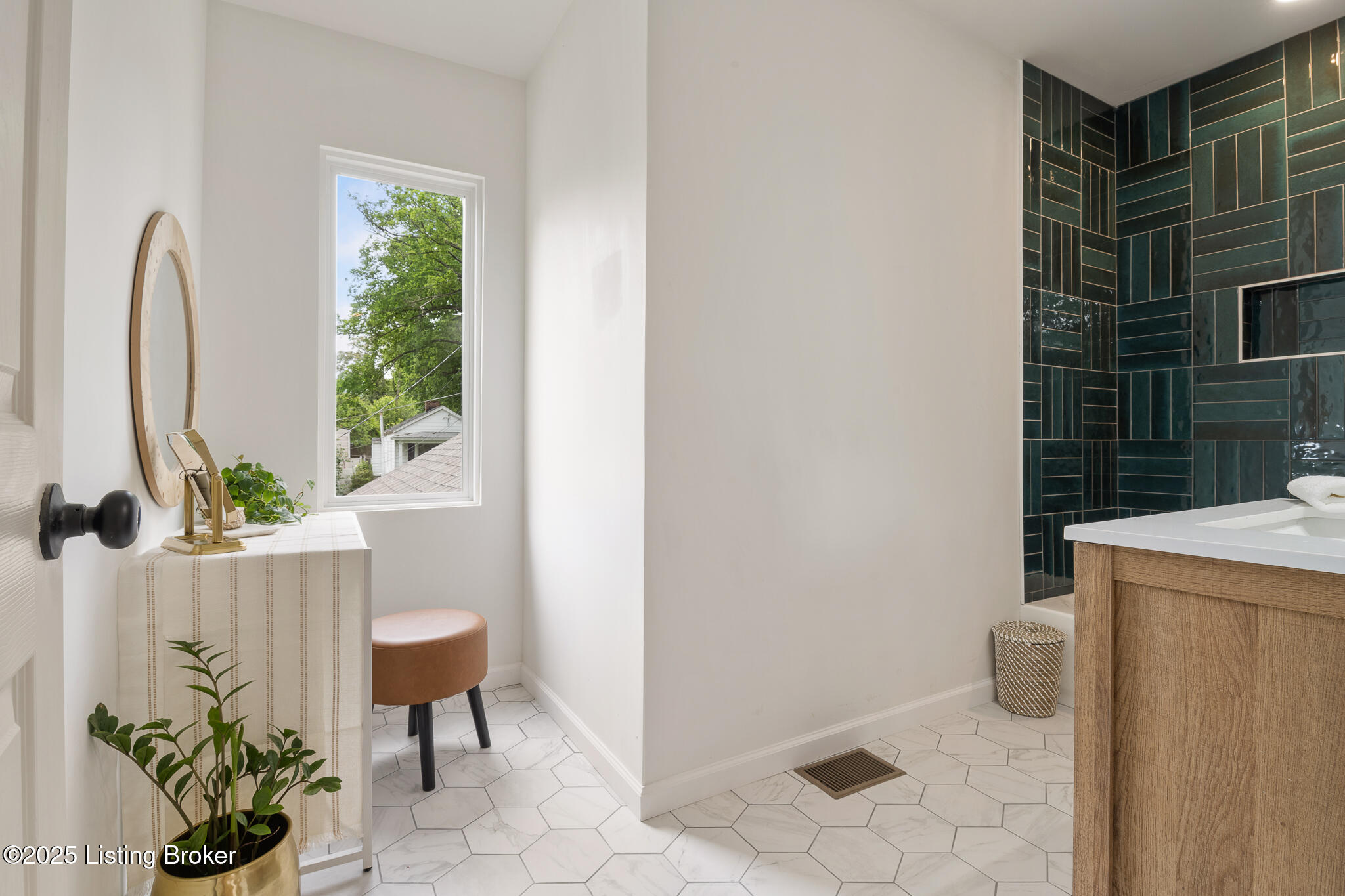 2720 Hillside Terrace