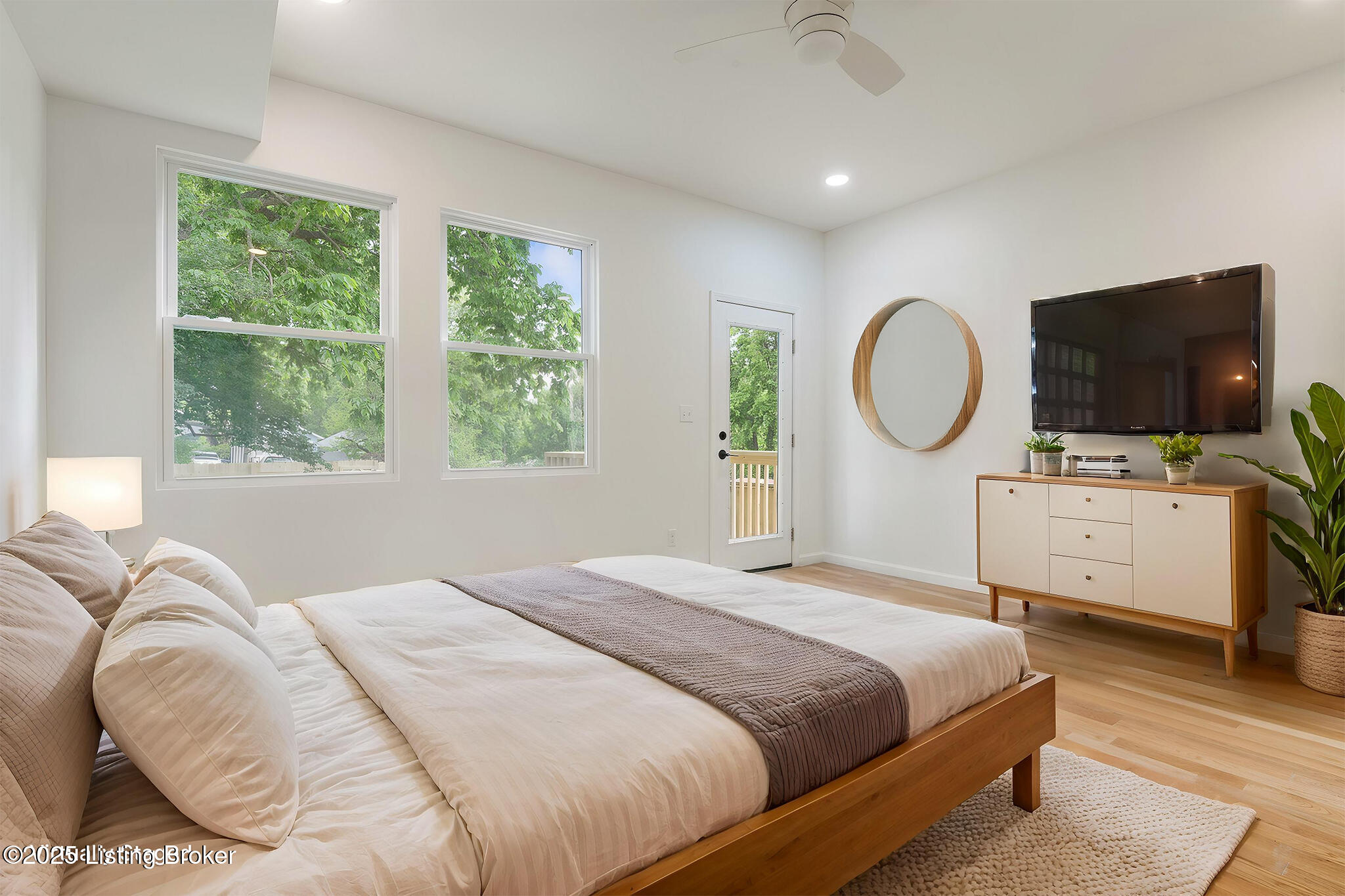 2720 Hillside Terrace