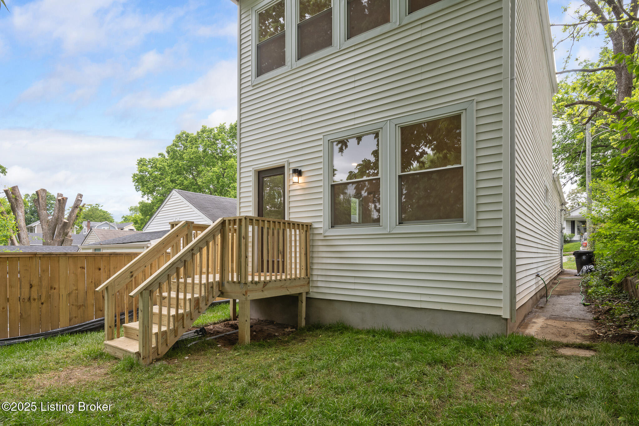 2720 Hillside Terrace