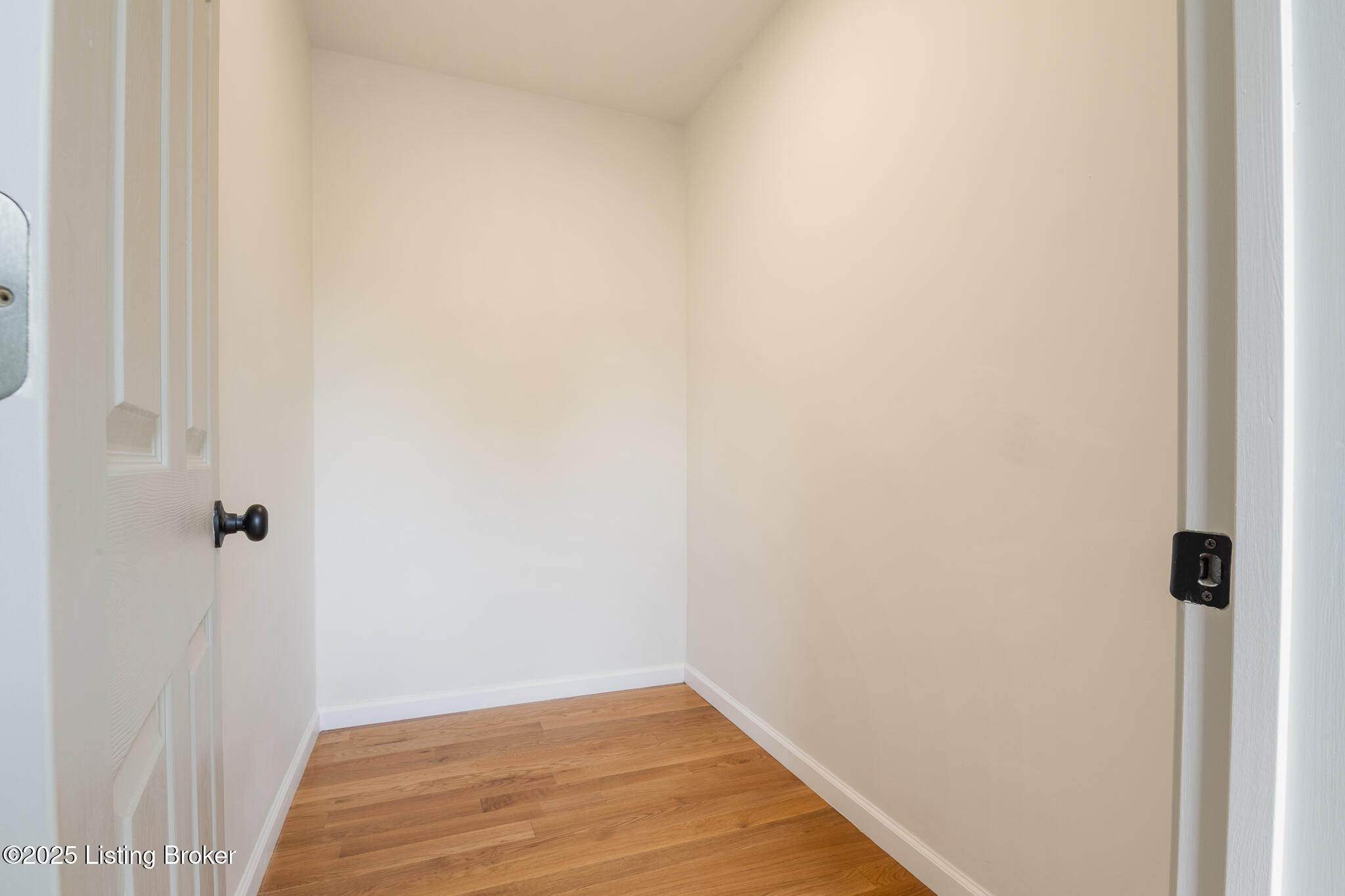 2720 Hillside Terrace