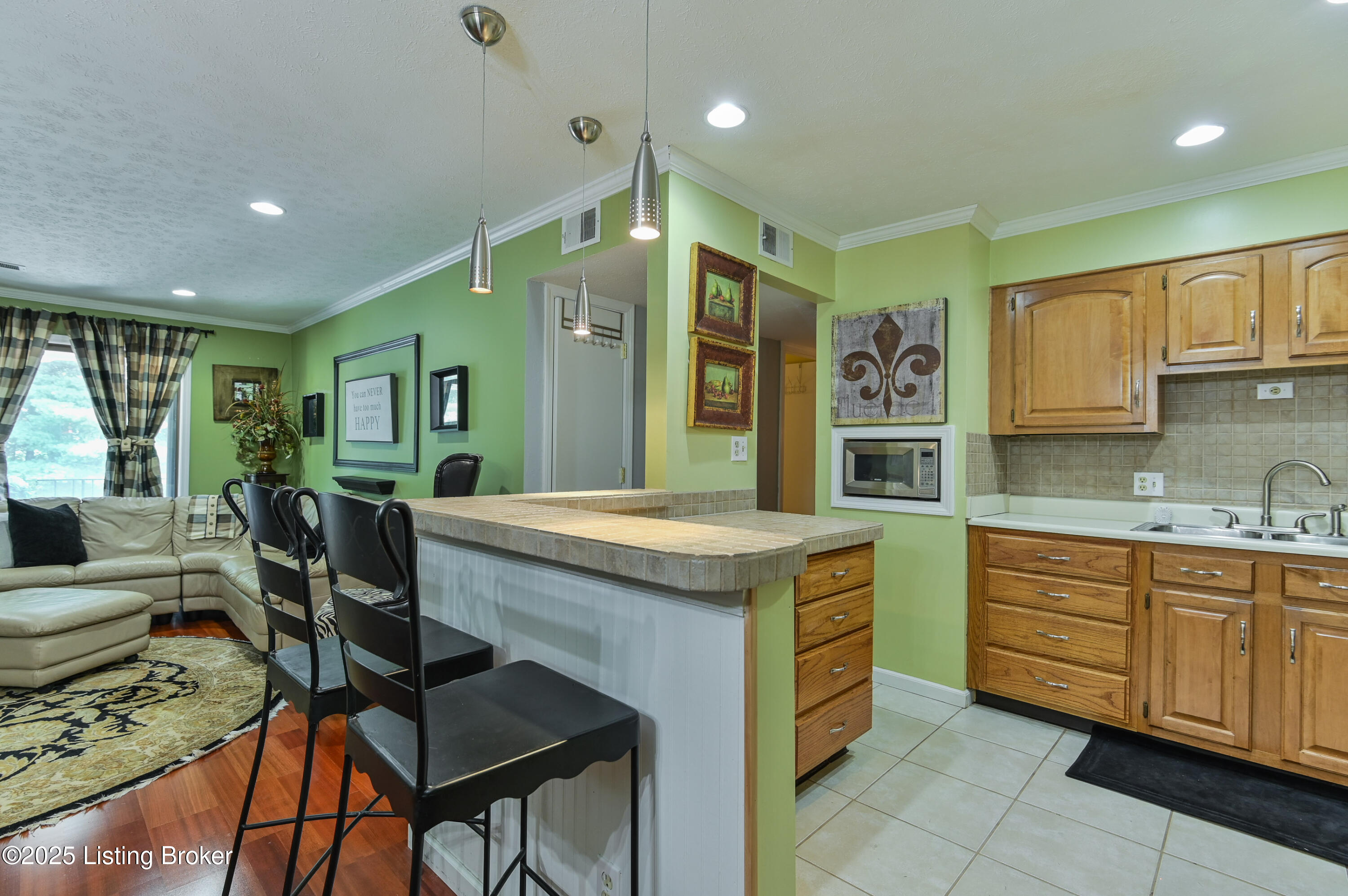 6719 Gunston Ln