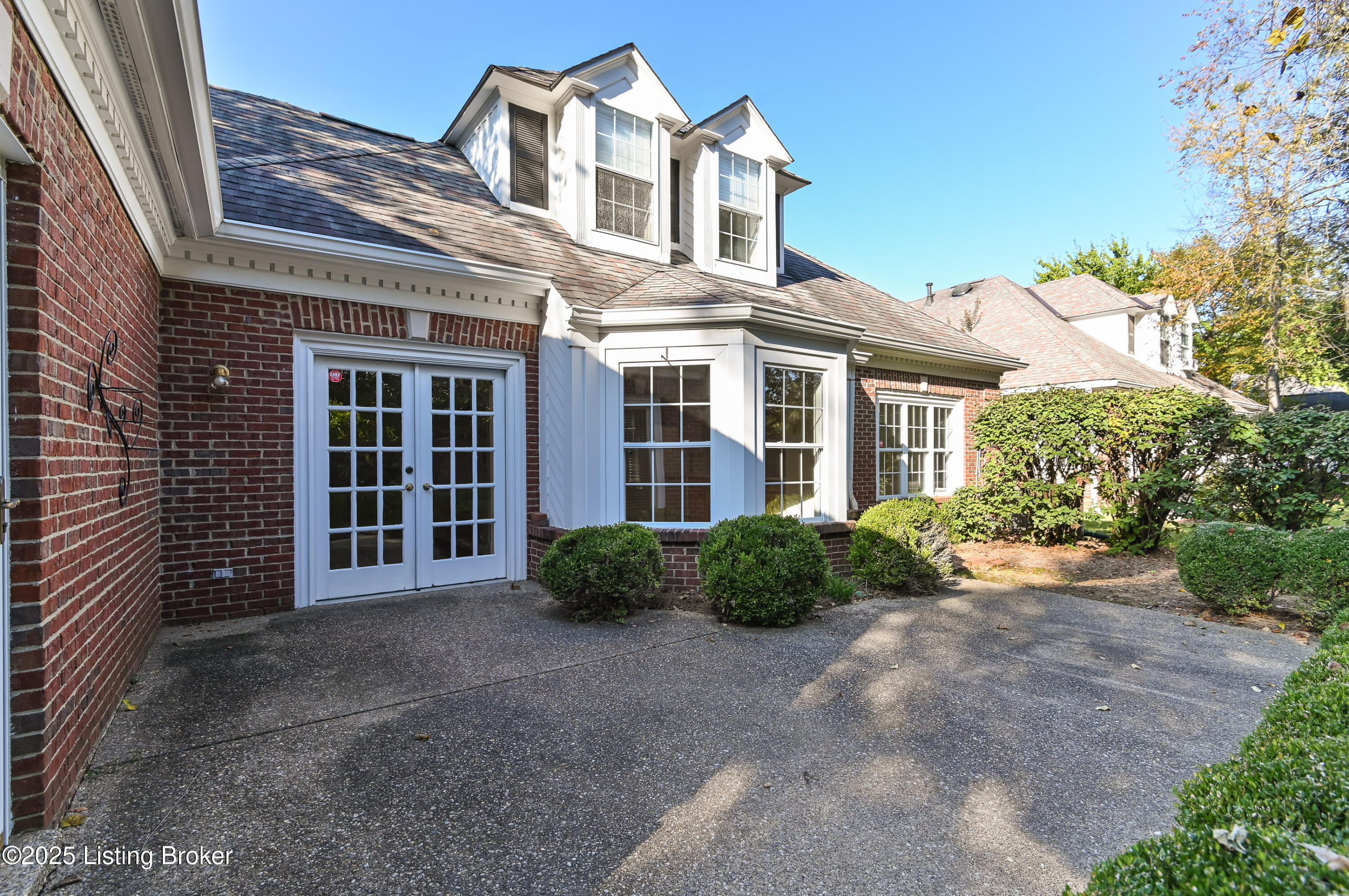 2002 Ashwood Bluff Ct, Louisville