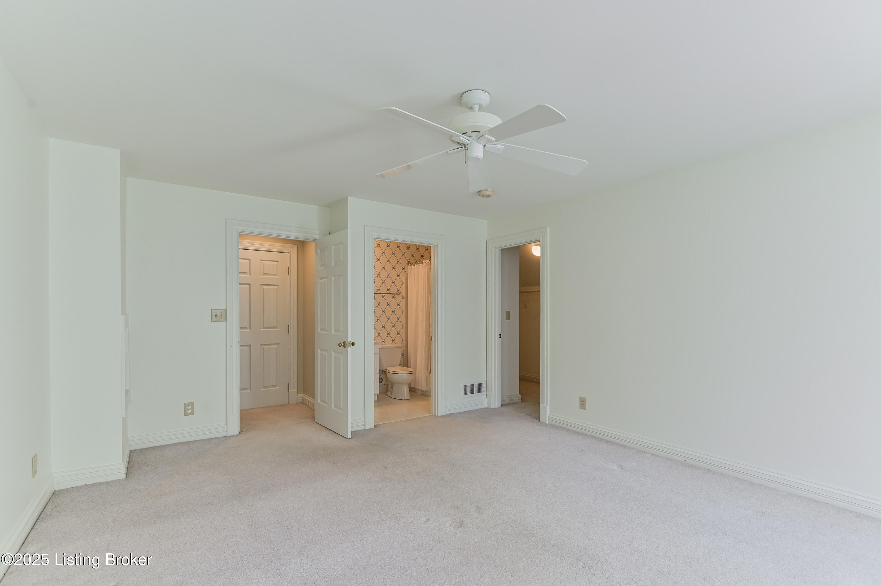 2002 Ashwood Bluff Ct, Louisville