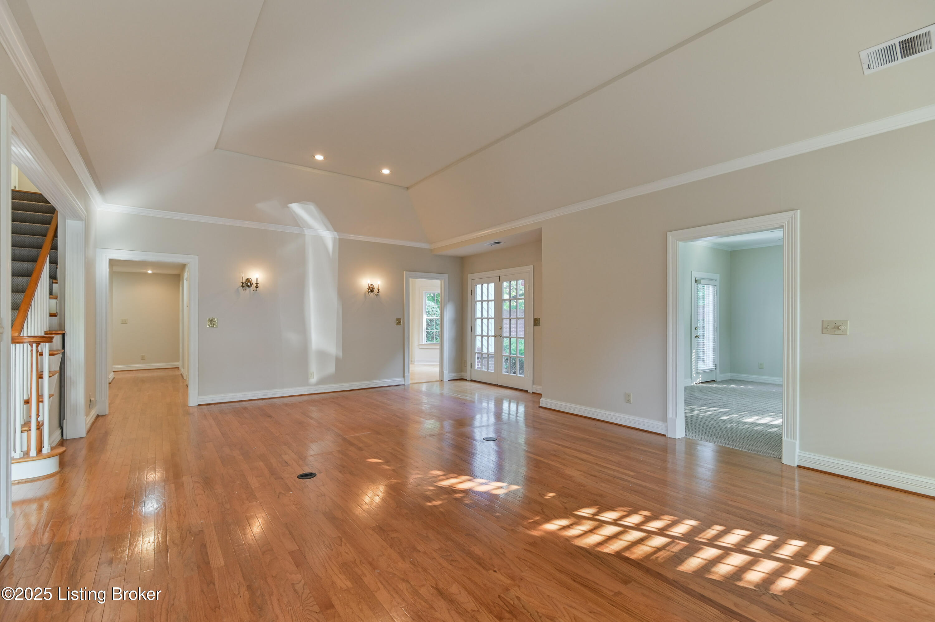 2002 Ashwood Bluff Ct, Louisville