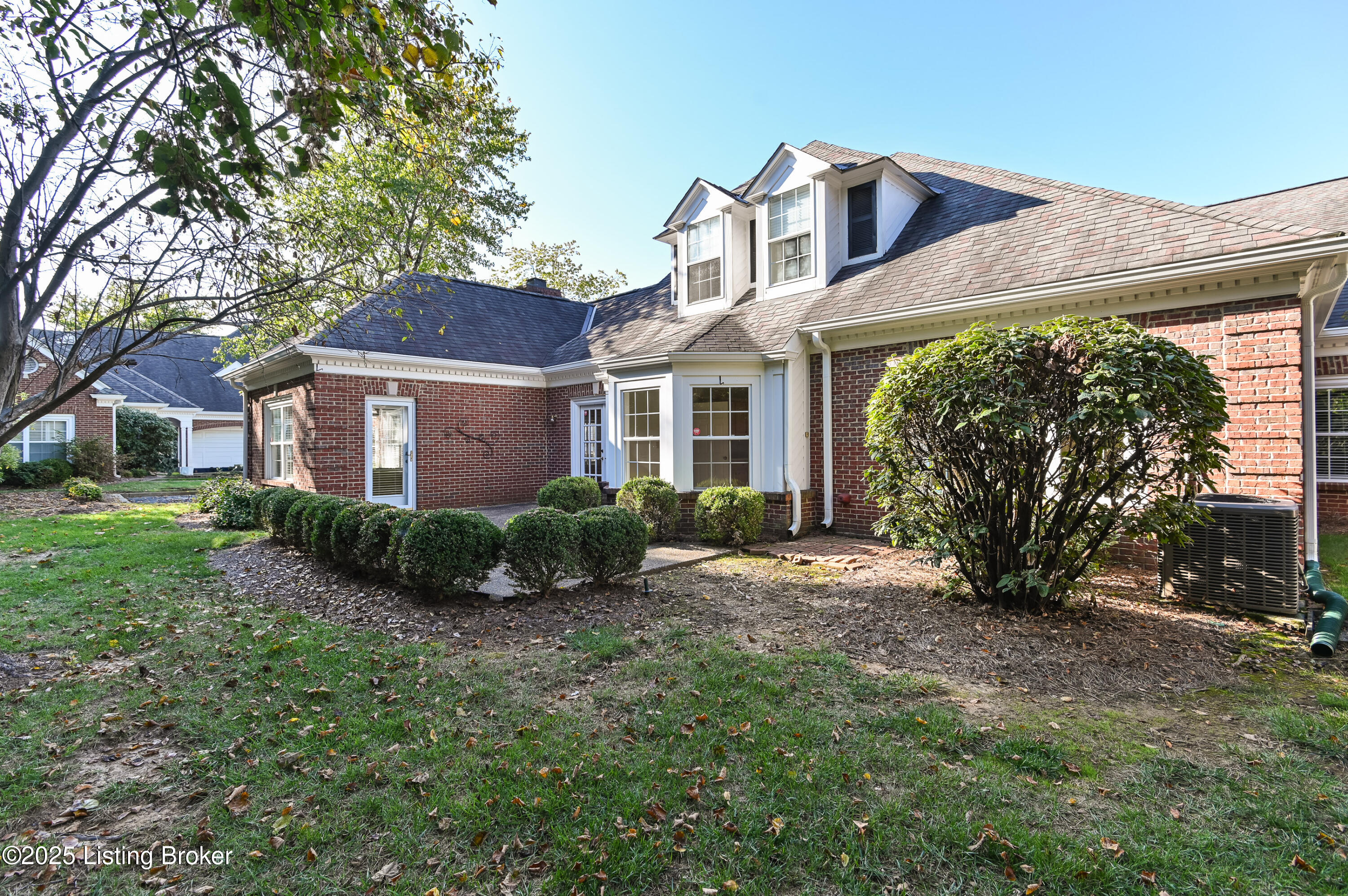 2002 Ashwood Bluff Ct, Louisville